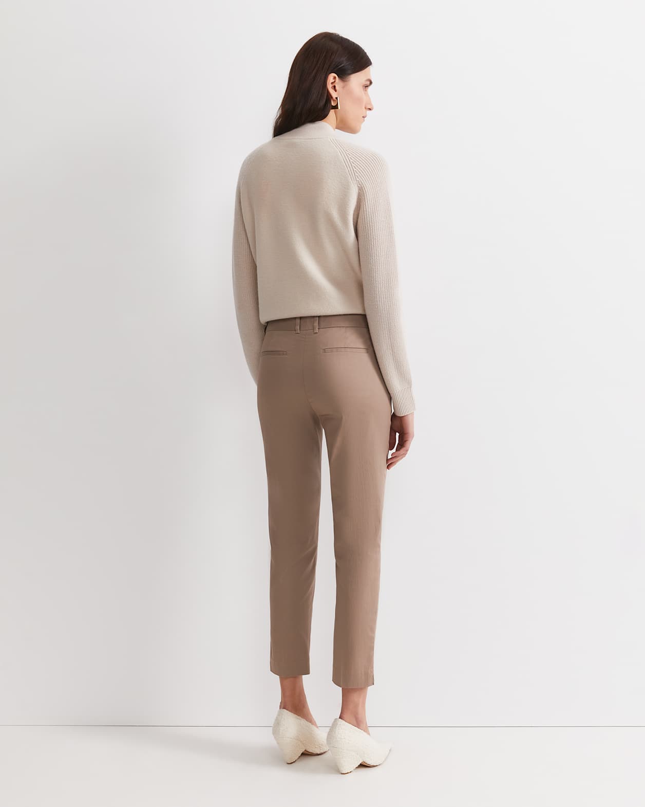 Evie Capri Pant in CAPPUCCINO