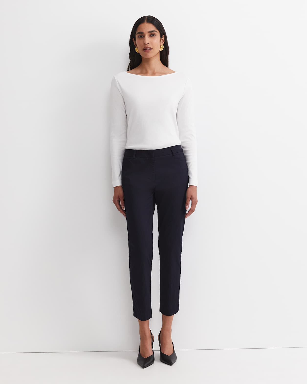 Evie Capri Pant in CLASSIC NAVY