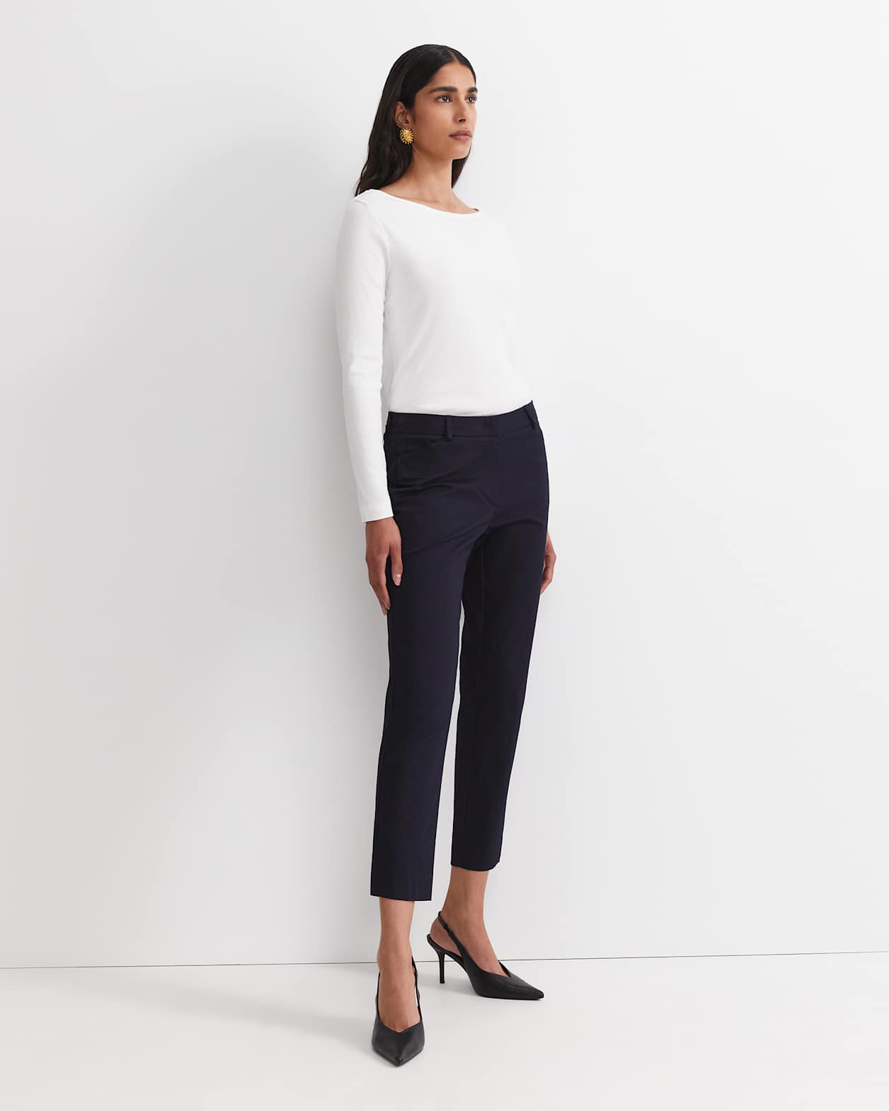 Evie Capri Pant in CLASSIC NAVY