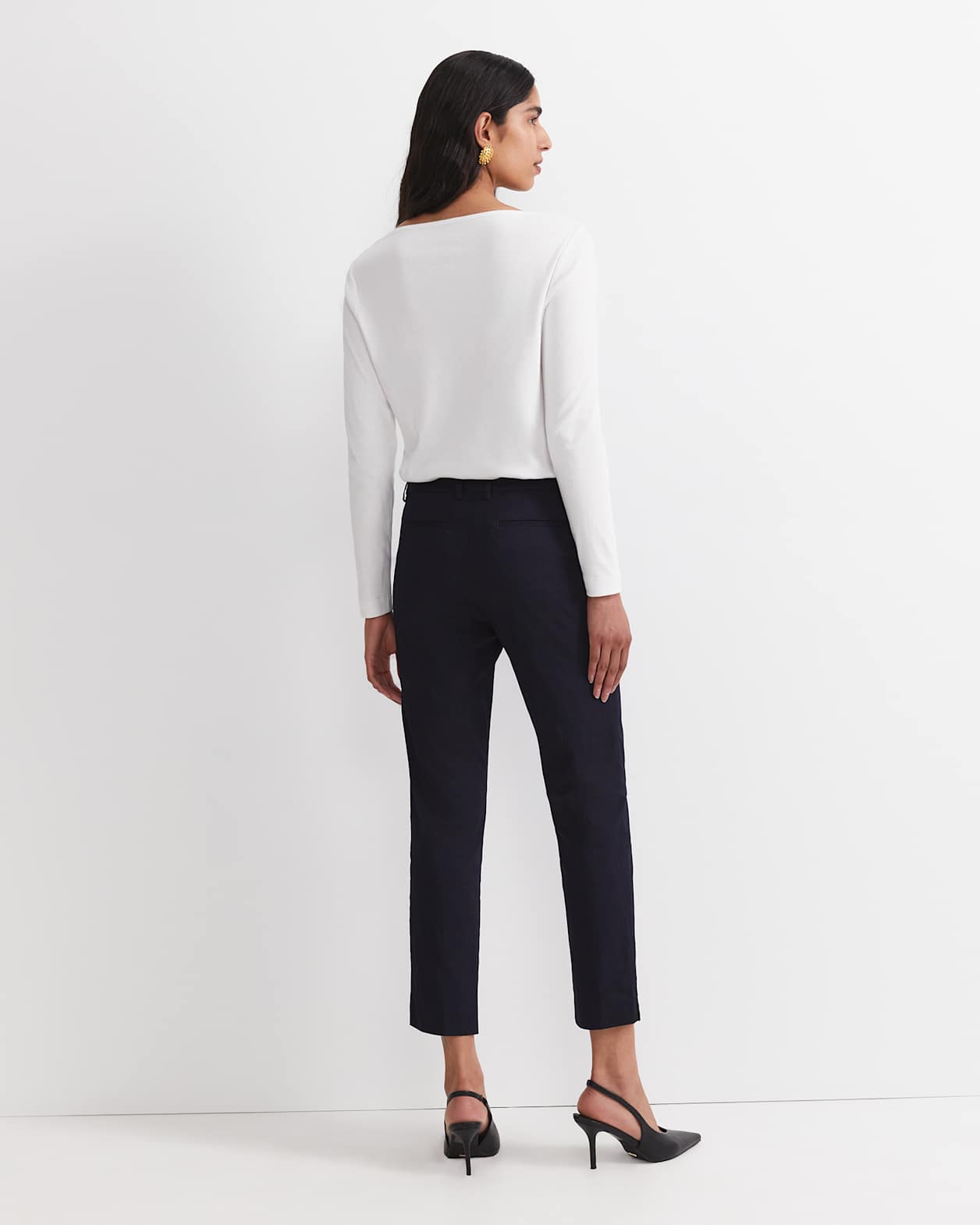 Evie Capri Pant in CLASSIC NAVY