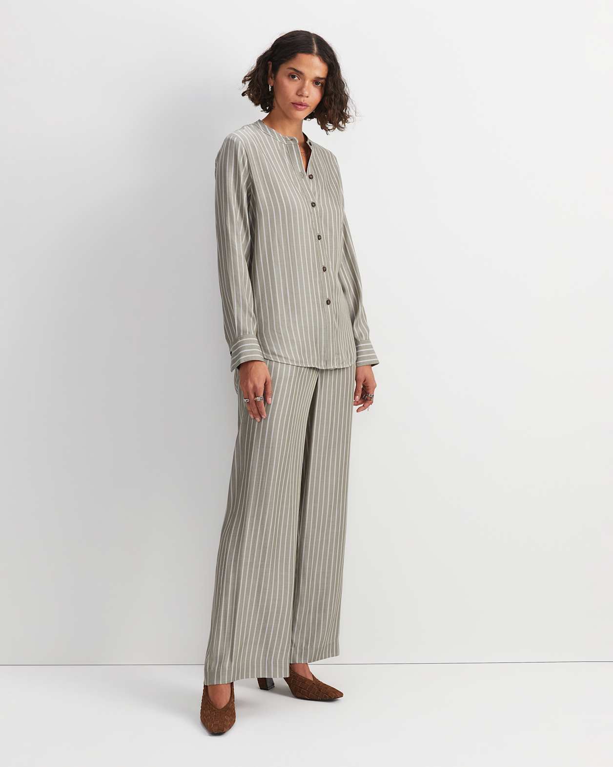 Solene Yarn-Dyed Shirt in KHAKI/WHITE