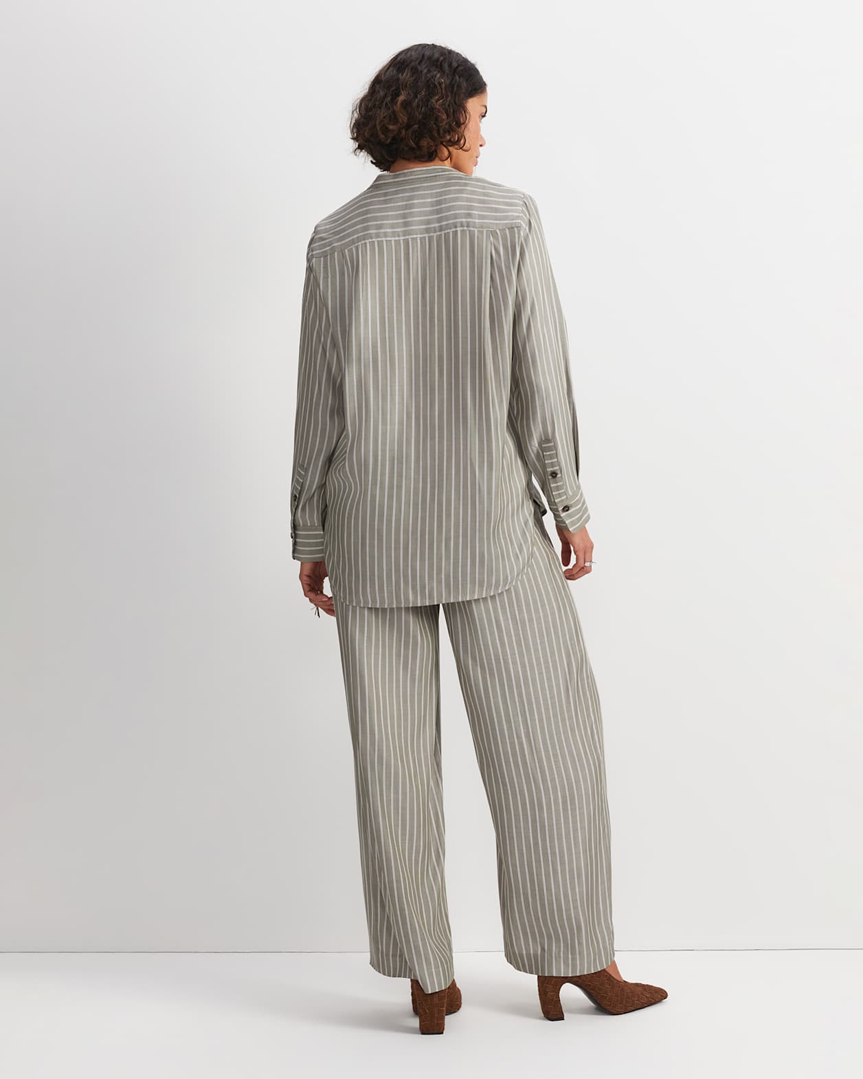 Solene Yarn-Dyed Shirt in KHAKI/WHITE