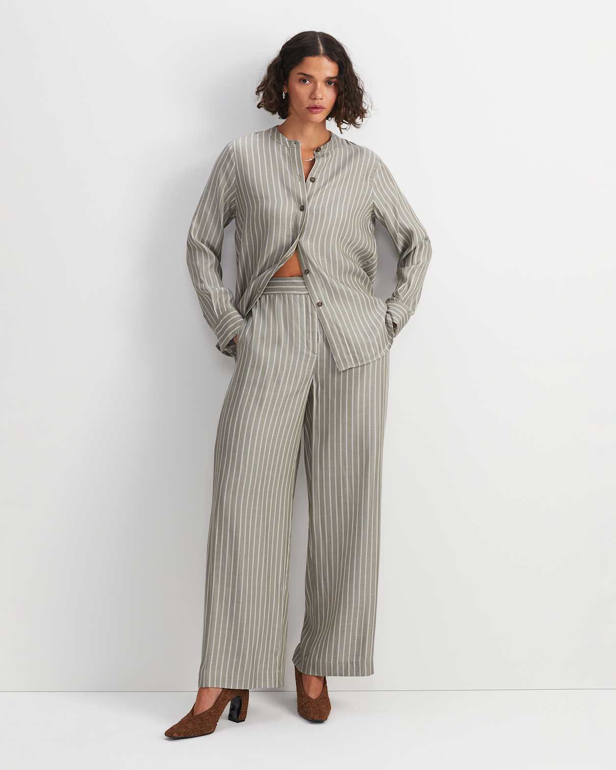 Solene Yarn-Dyed Shirt in KHAKI/WHITE