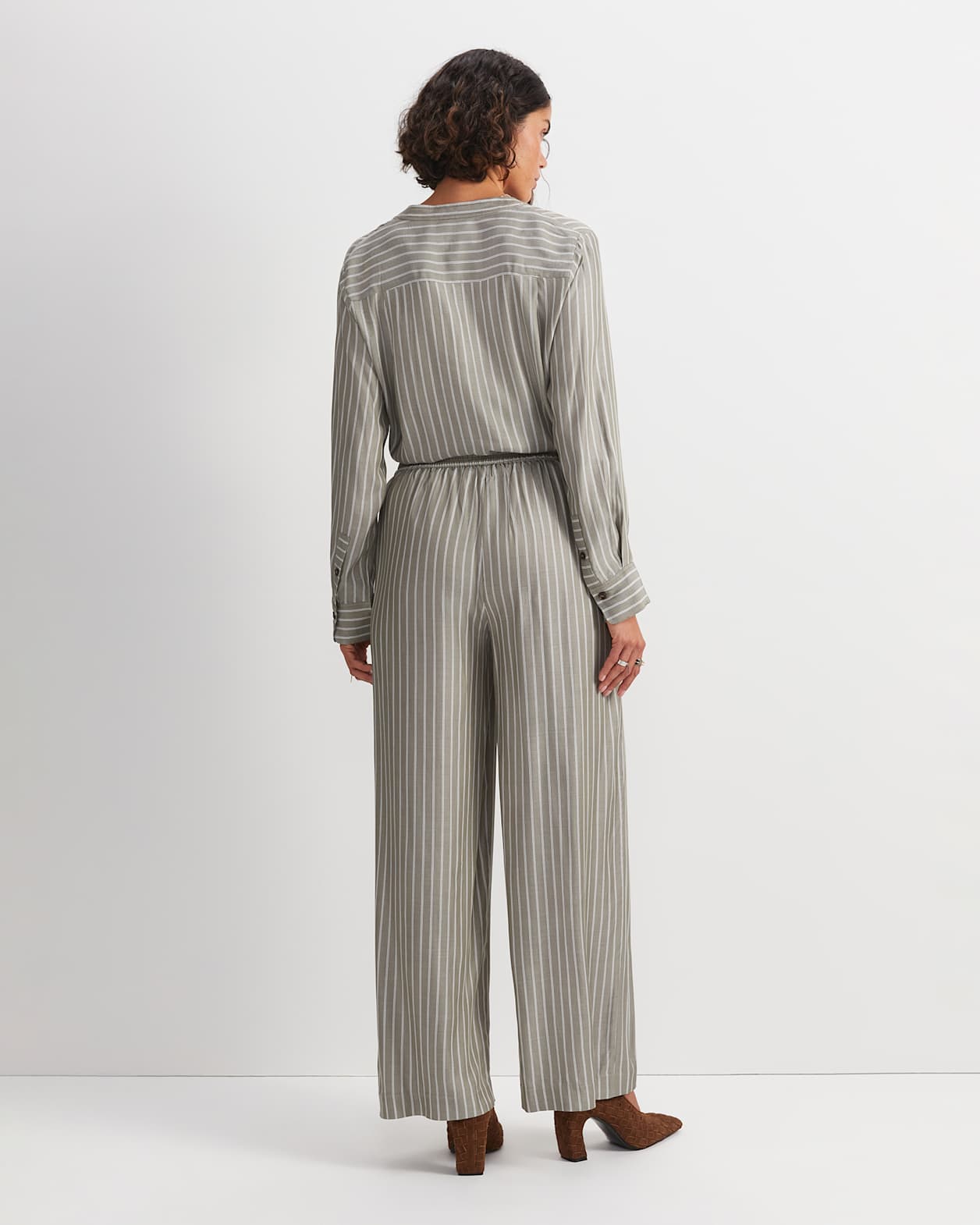 Solene Yarn-Dyed Pleat Pant in KHAKI/WHITE