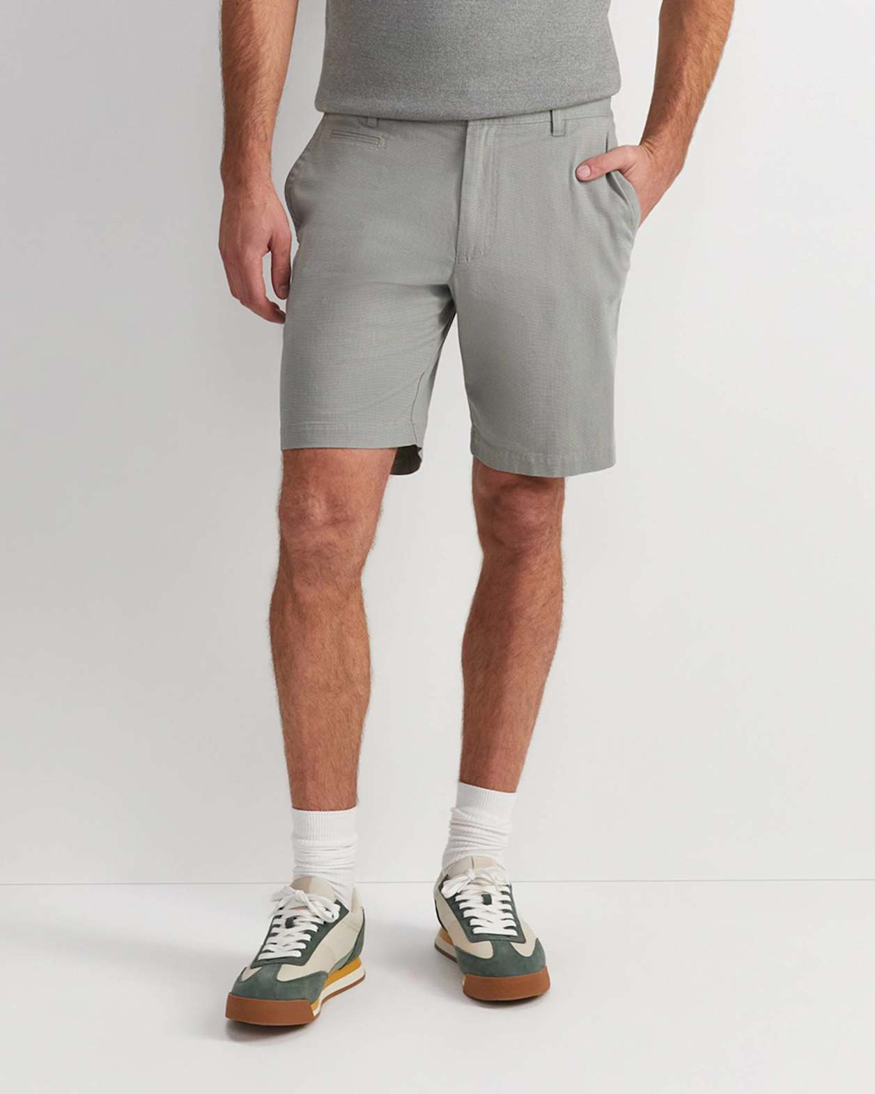 Trey Classic Short in OLIVE
