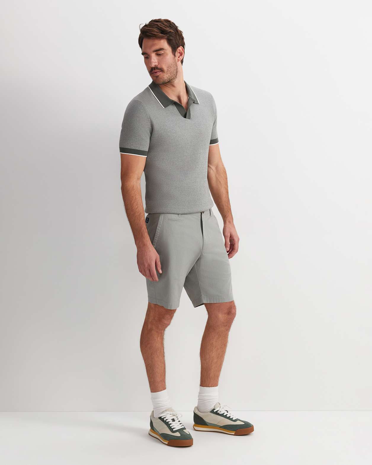 Trey Classic Short in OLIVE