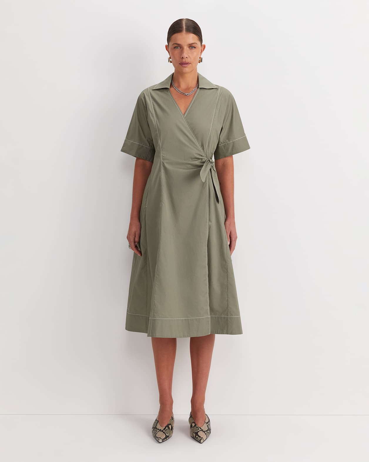 Shiloh Wrap Midi Dress in KHAKI/WHITE