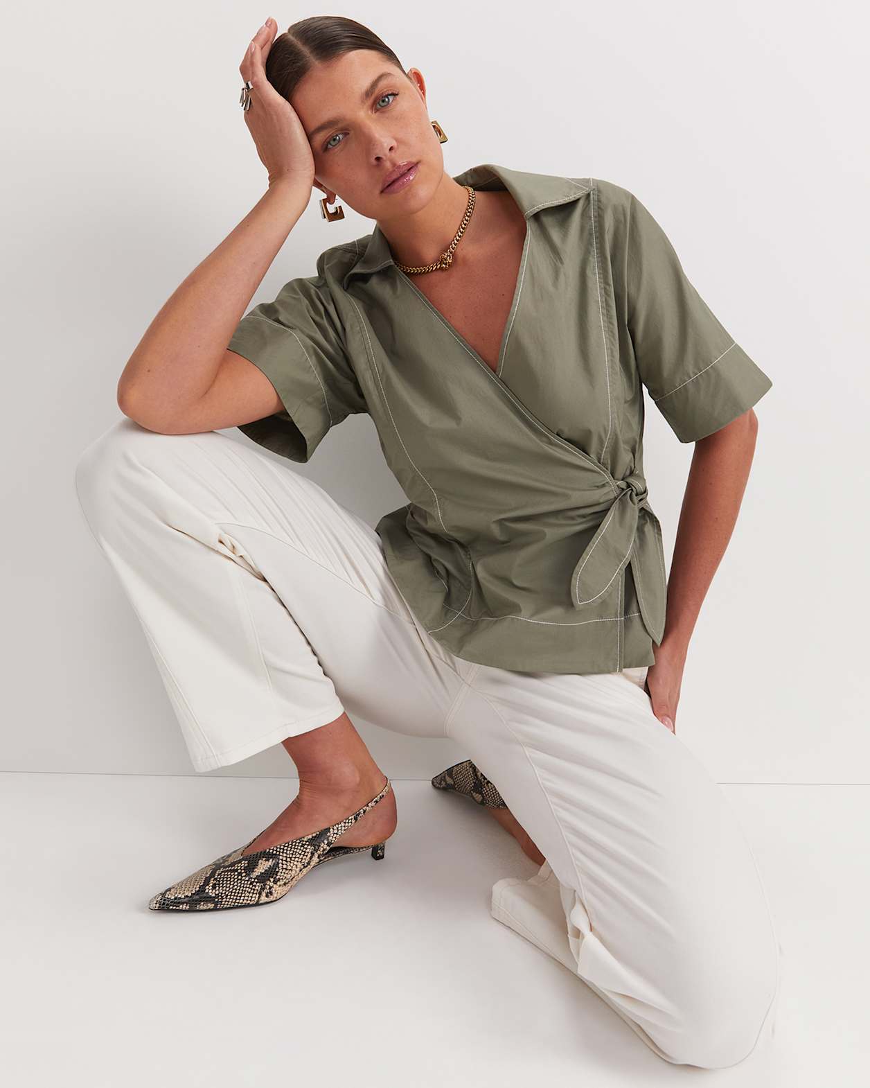 Shiloh Wrap Top in KHAKI/WHITE