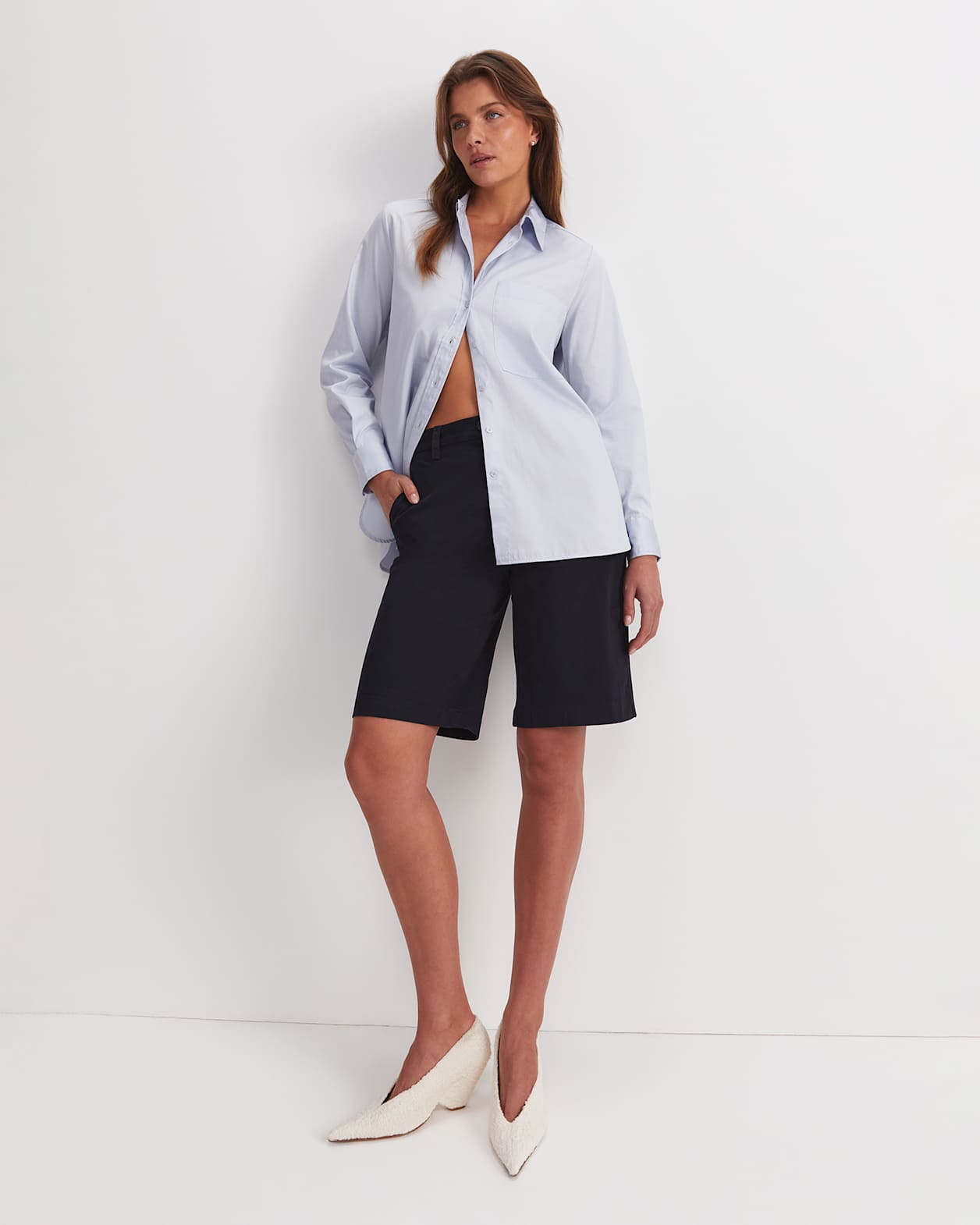 Laura Chino Short in NAVY