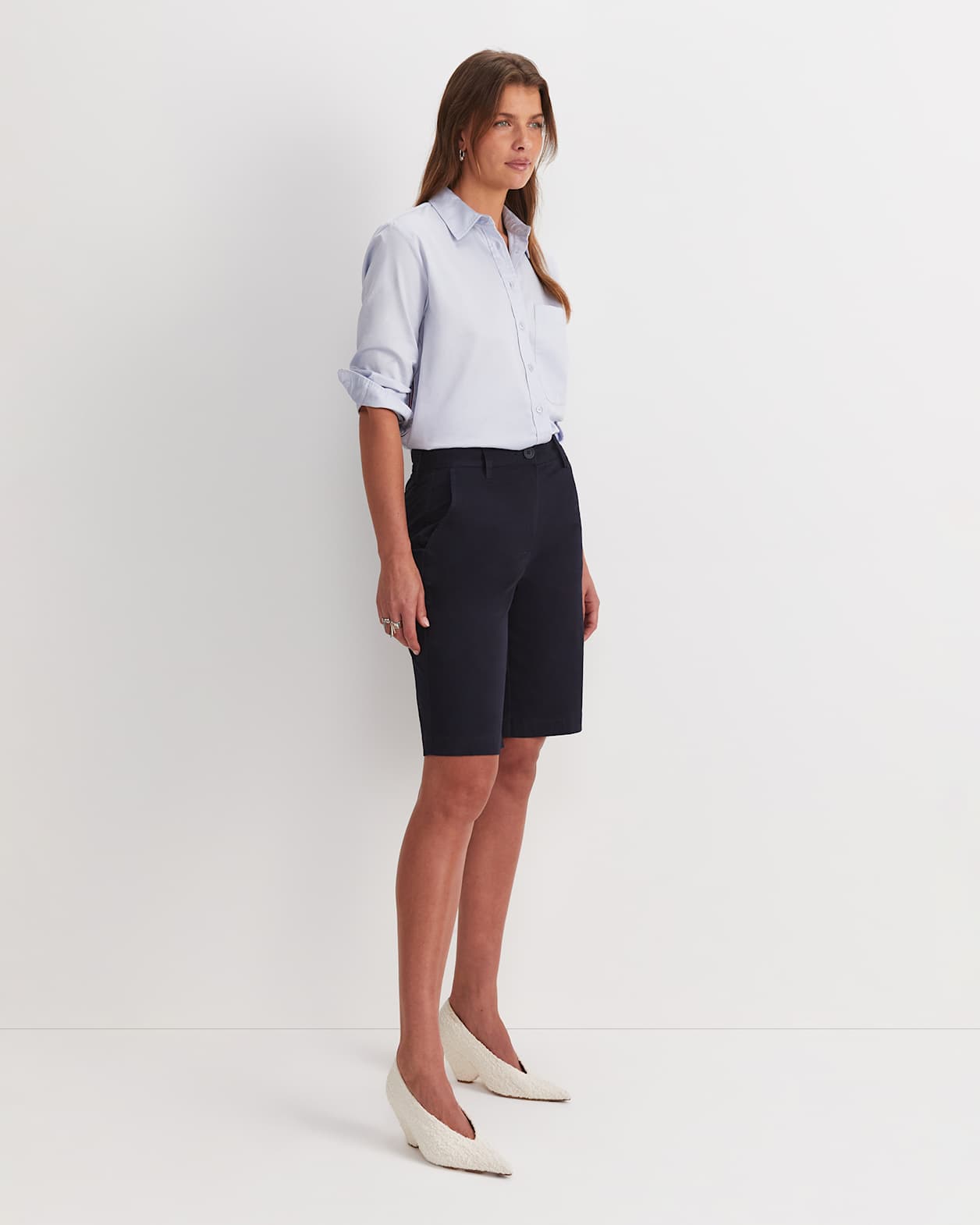 Laura Chino Short in NAVY