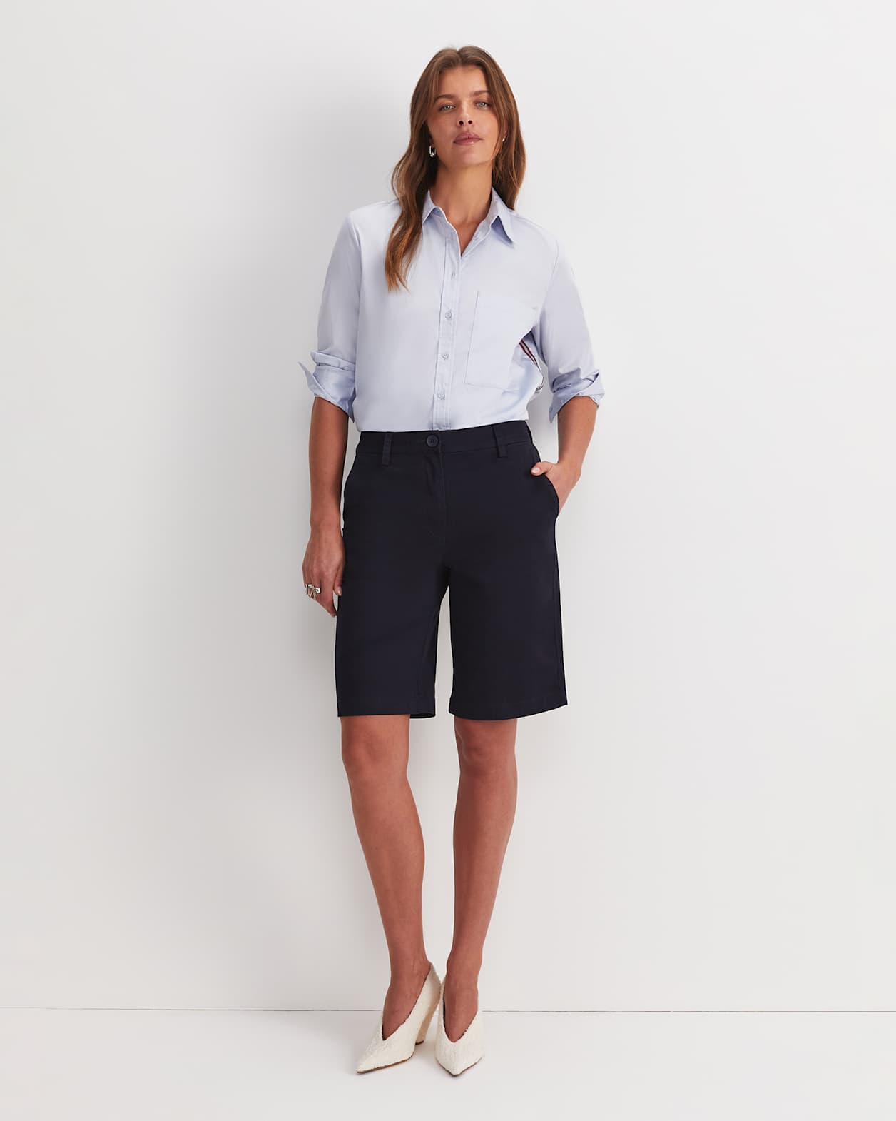 Laura Chino Short in NAVY