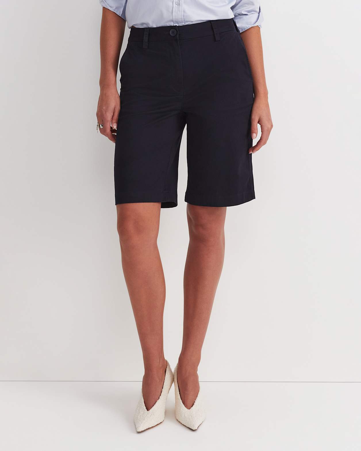 Laura Chino Short in NAVY