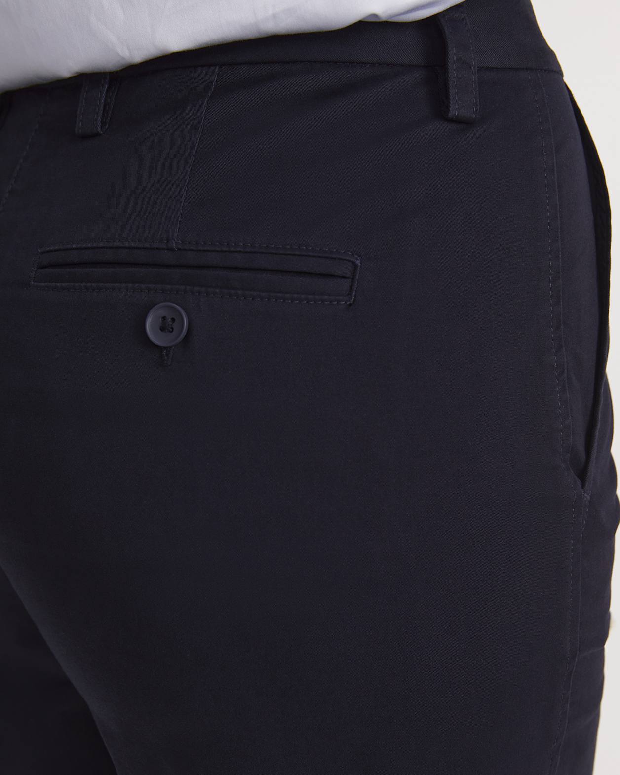 Laura Chino Short in NAVY