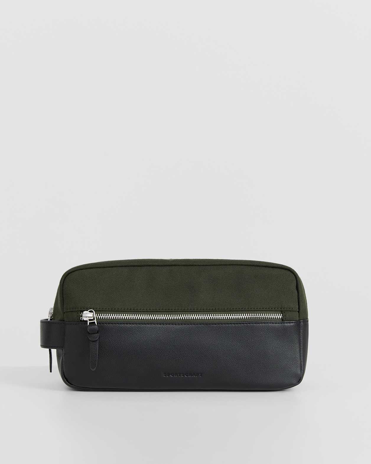 Howard Wash Bag in FOREST