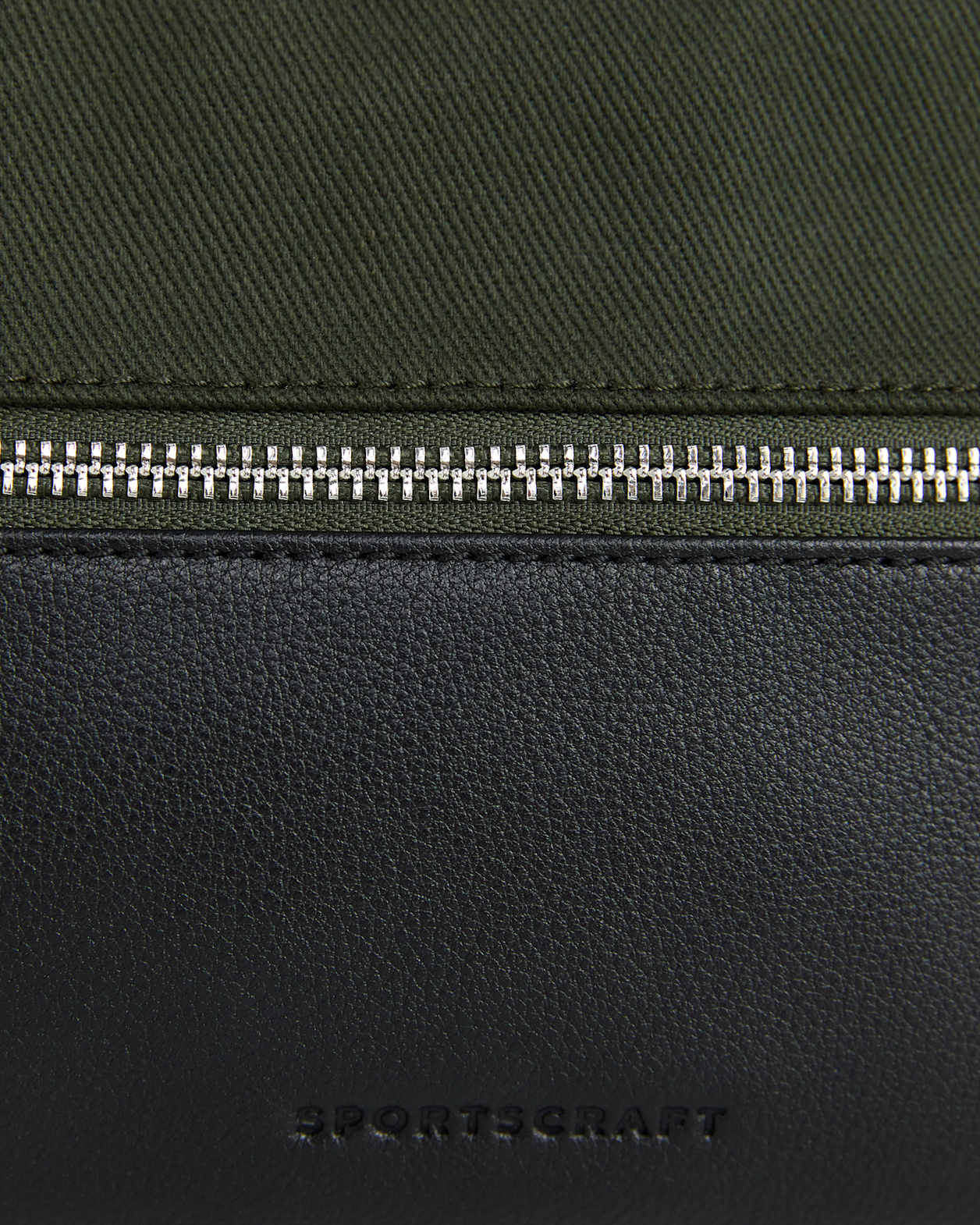Howard Wash Bag in FOREST