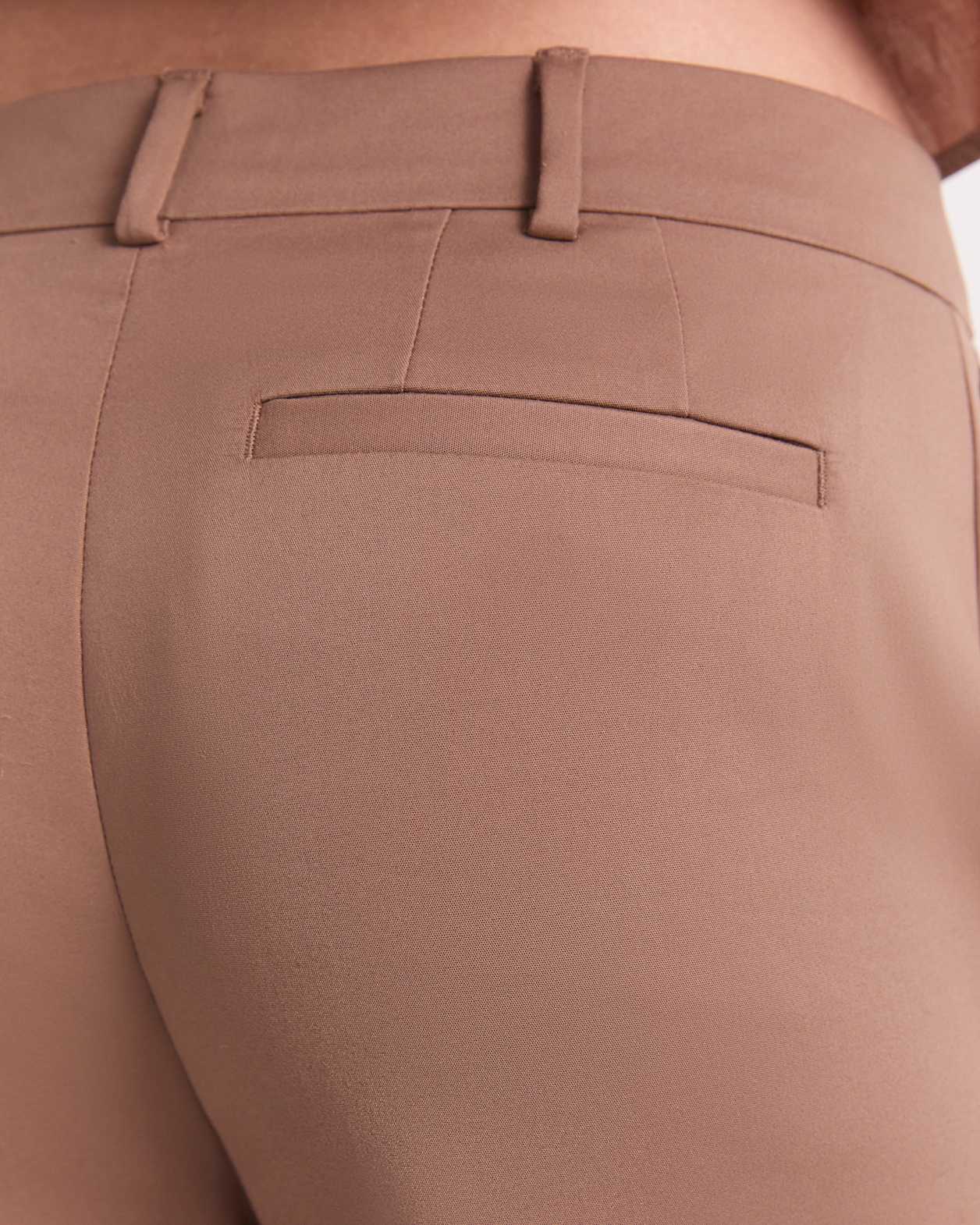 Yvette Pedal Pusher Pant in MOCHA
