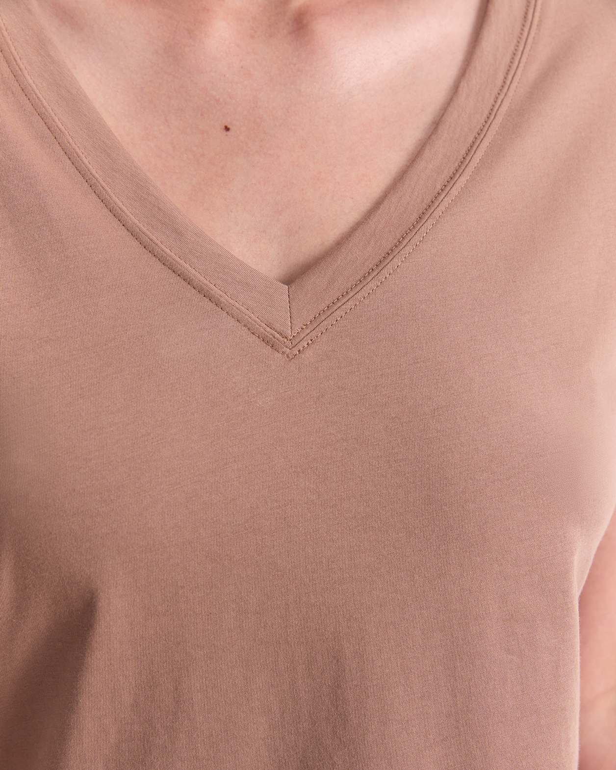 Blair Cotton V-Neck Tee in MOCHA