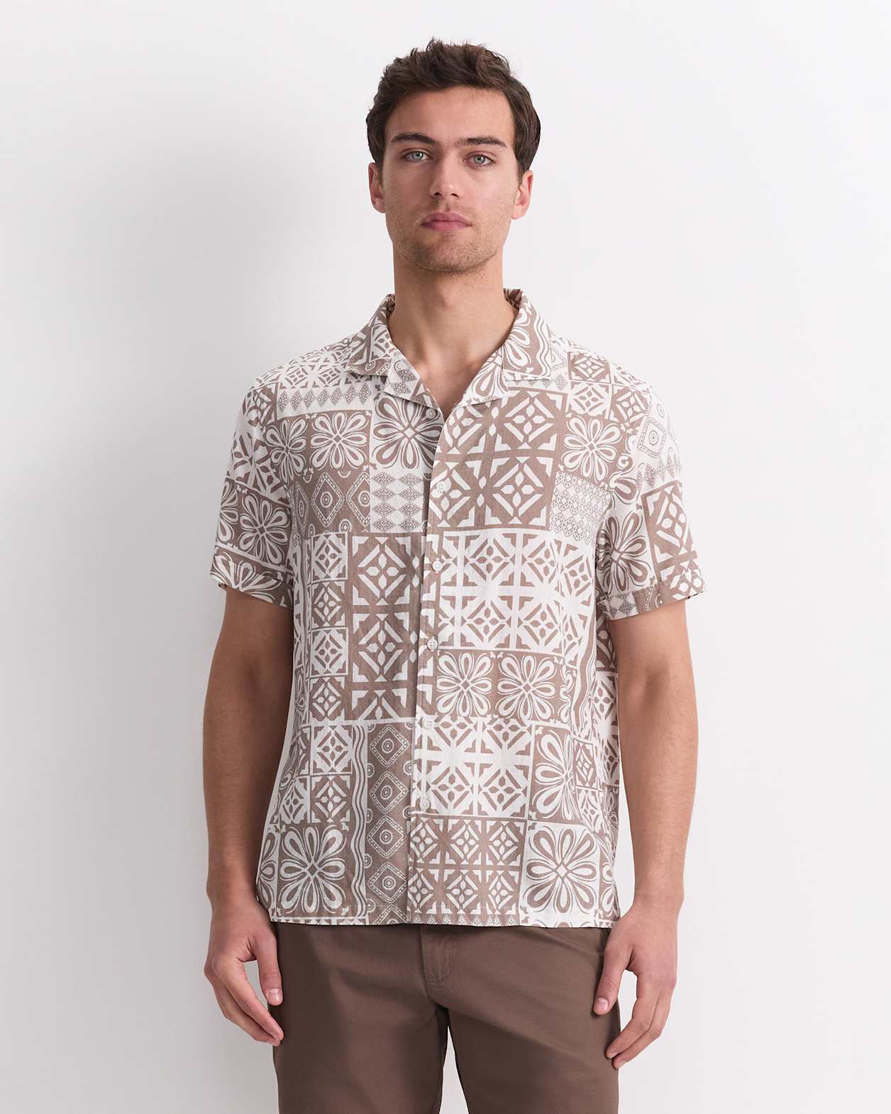 Casper Short Sleeve Print Shirt in FAWN