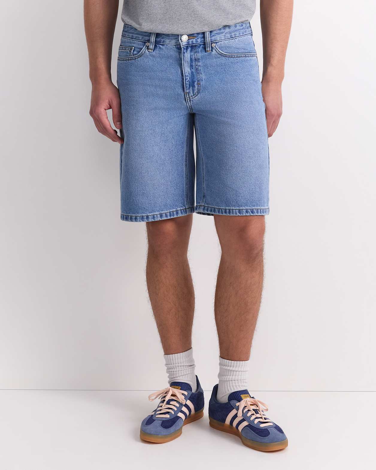 Aaran Denim 5 Pocket Short in MID WASH
