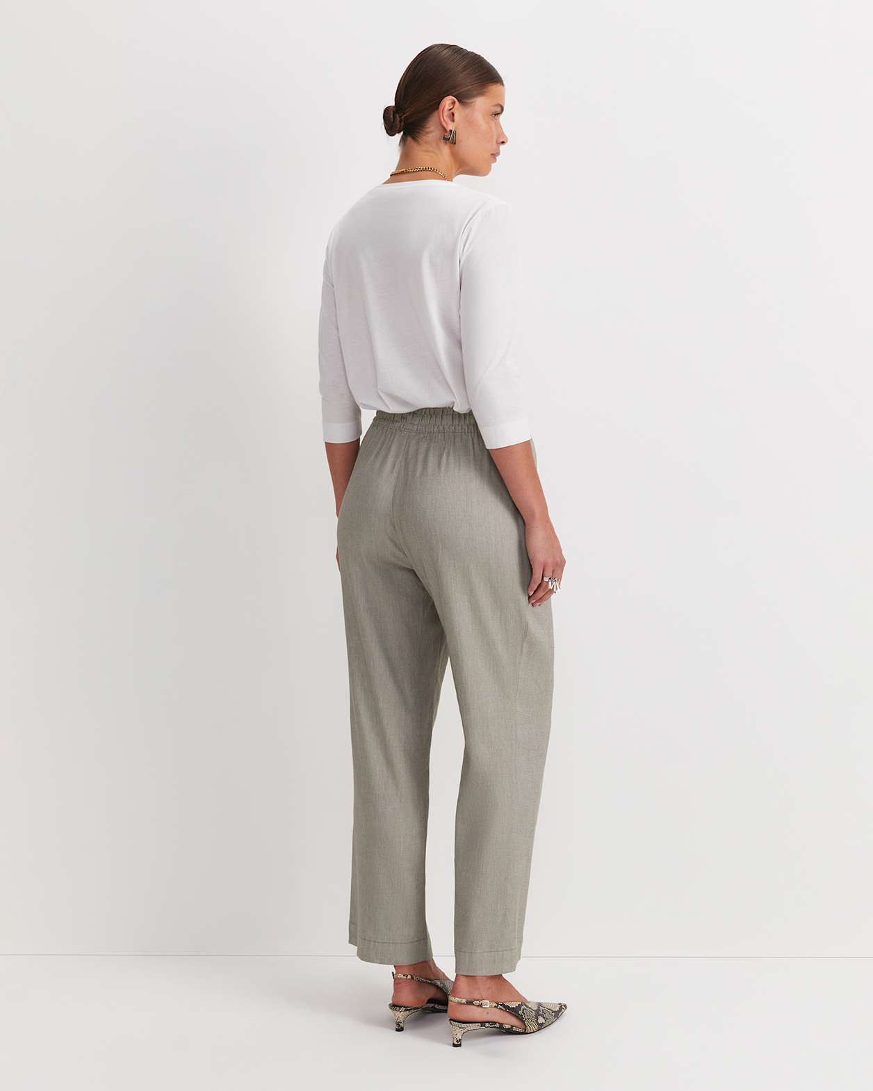Rosa Straight Linen Pant in SOFT KHAKI