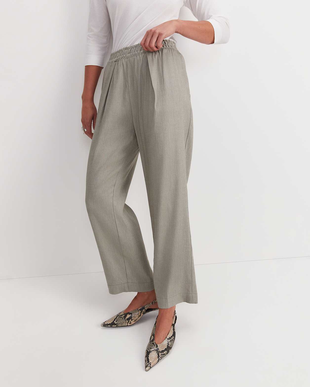 Rosa Straight Linen Pant in SOFT KHAKI