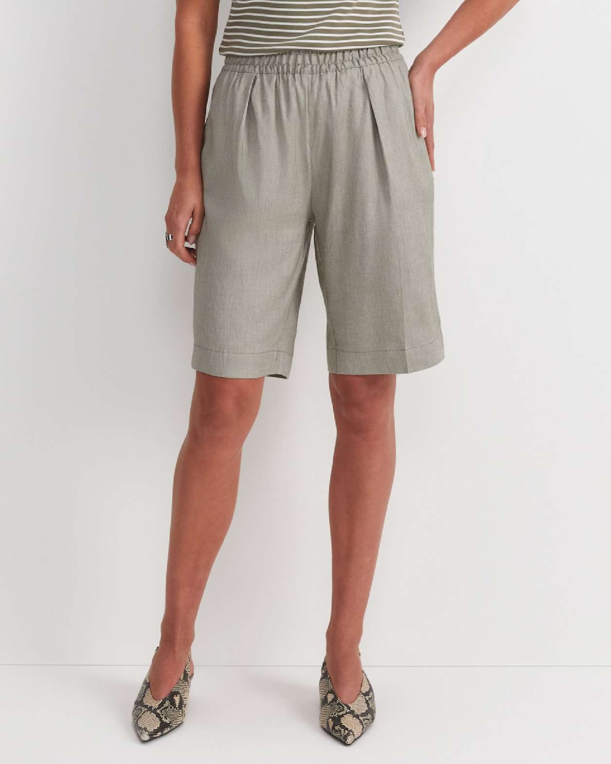 Rosa Elasticated Short in SOFT KHAKI