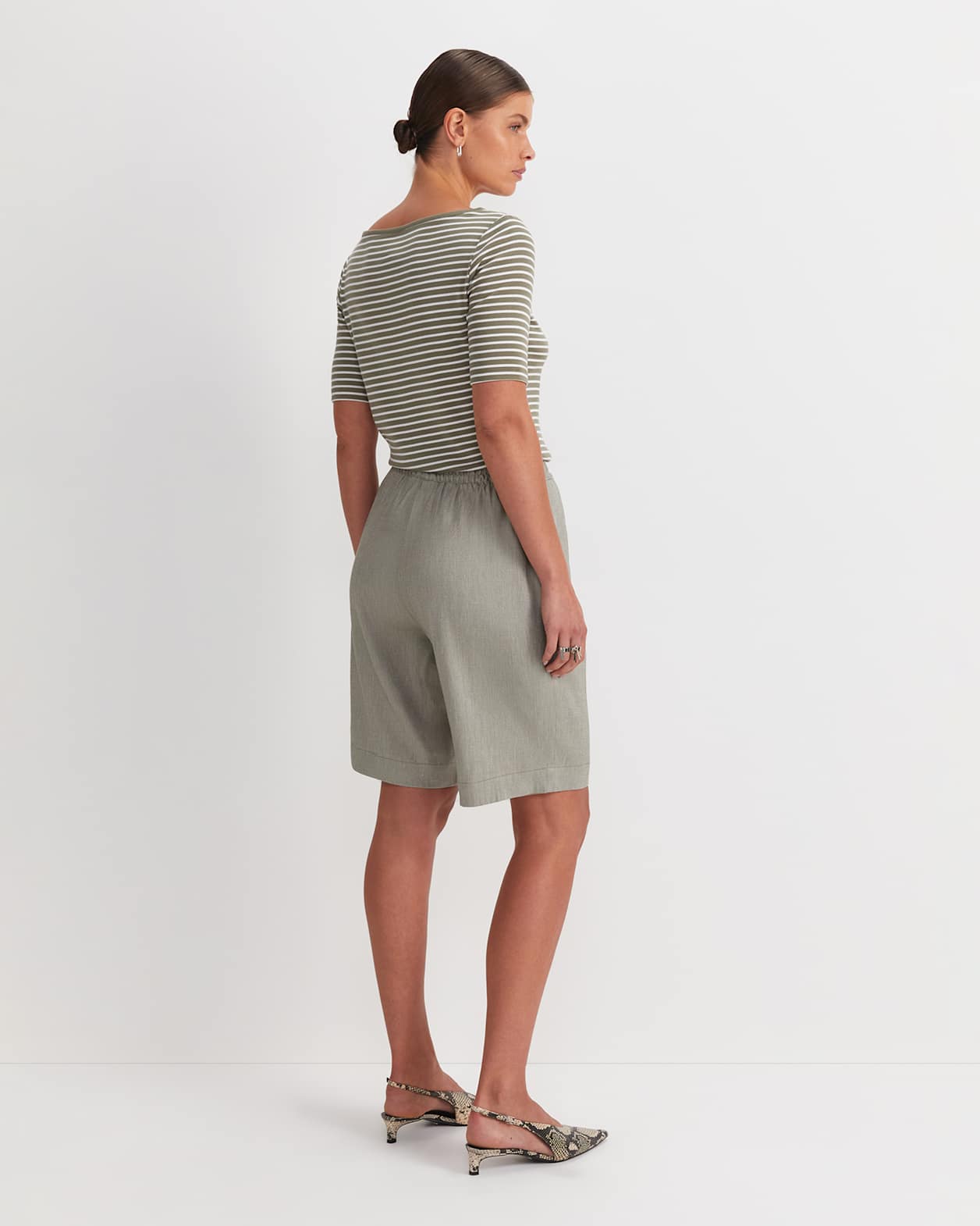 Rosa Elasticated Short in SOFT KHAKI