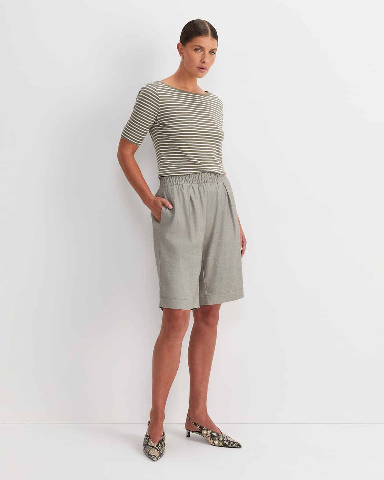 Rosa Elasticated Short in SOFT KHAKI