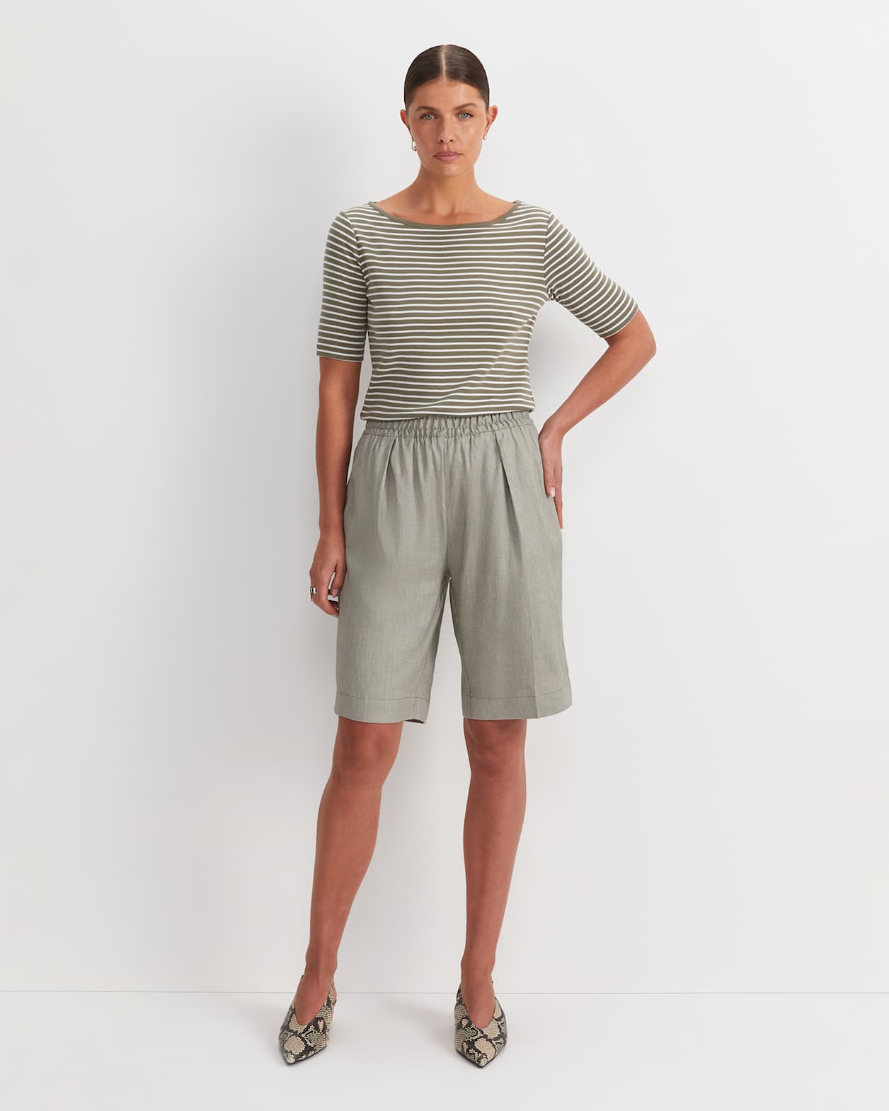 Rosa Elasticated Short in SOFT KHAKI