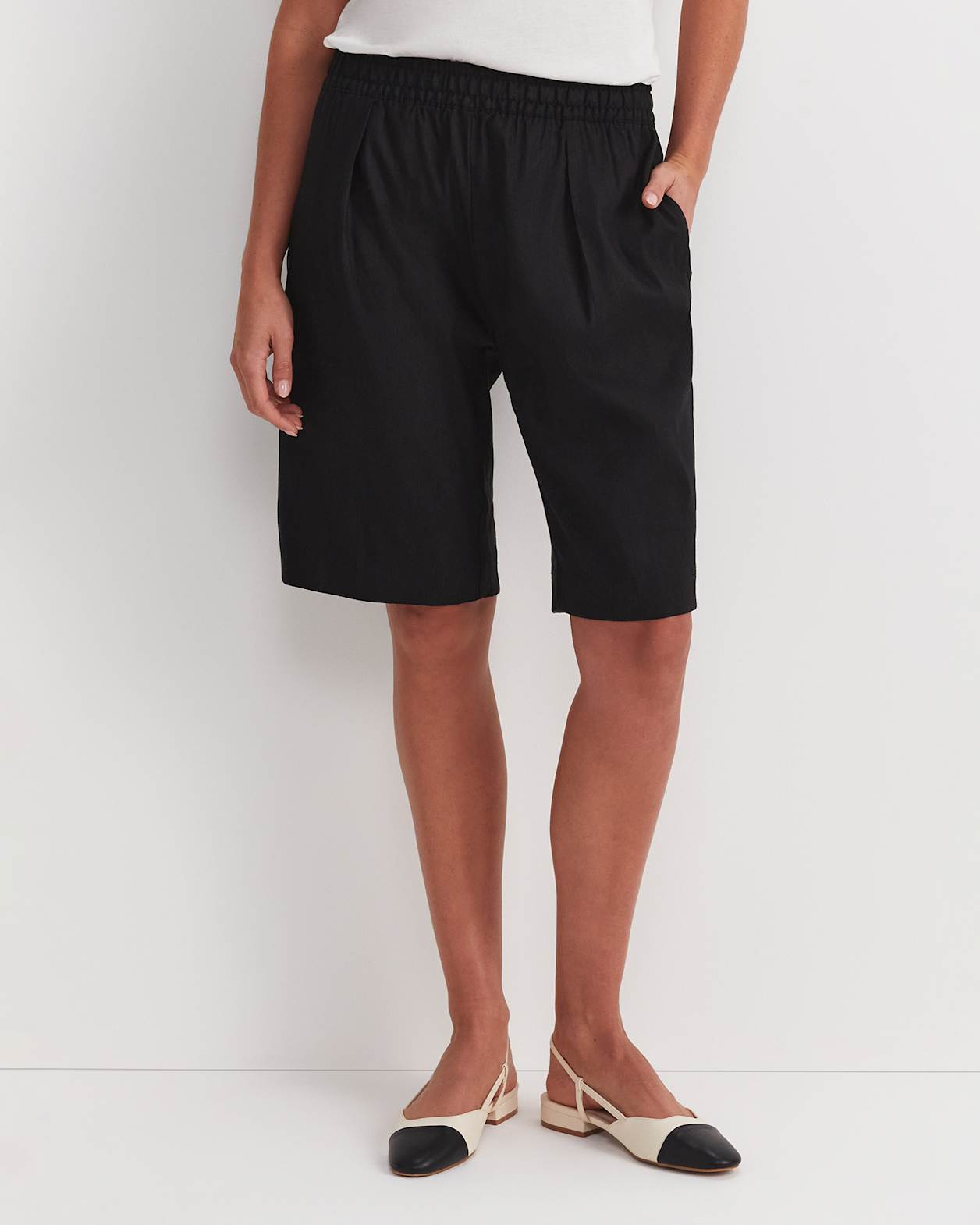 Rosa Elasticated Short in BLACK