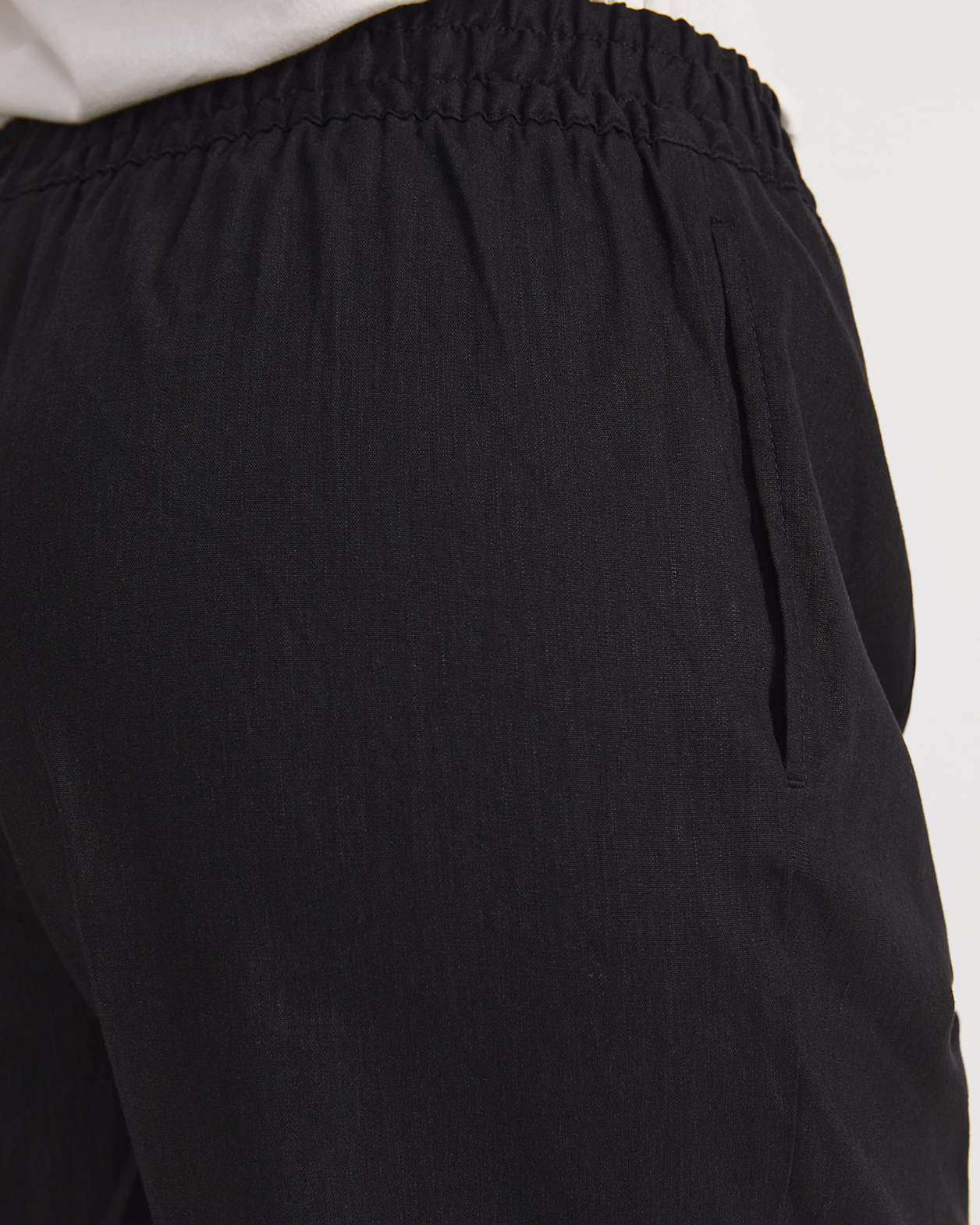 Rosa Elasticated Short in BLACK