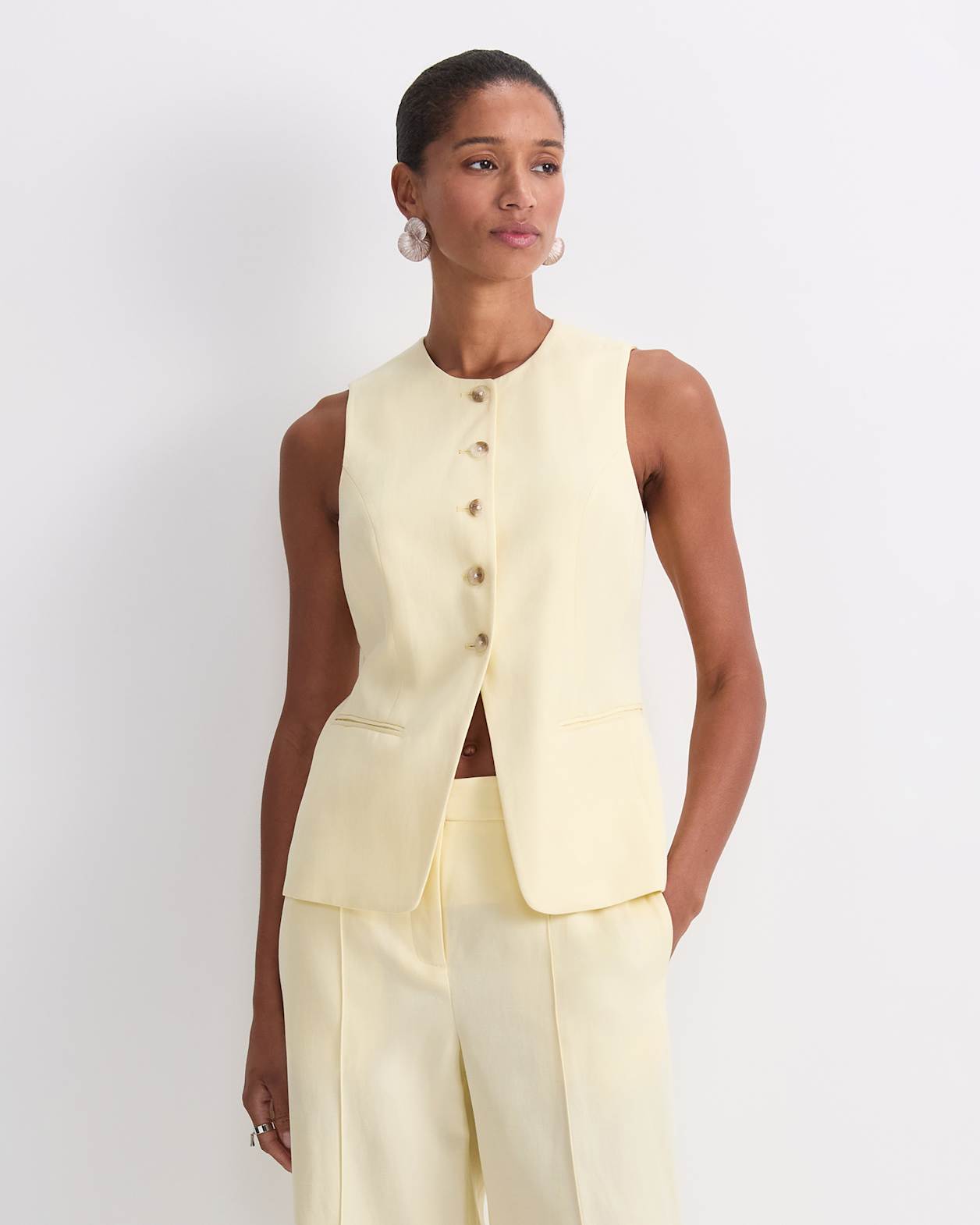 Valerie Vest in LEMON
