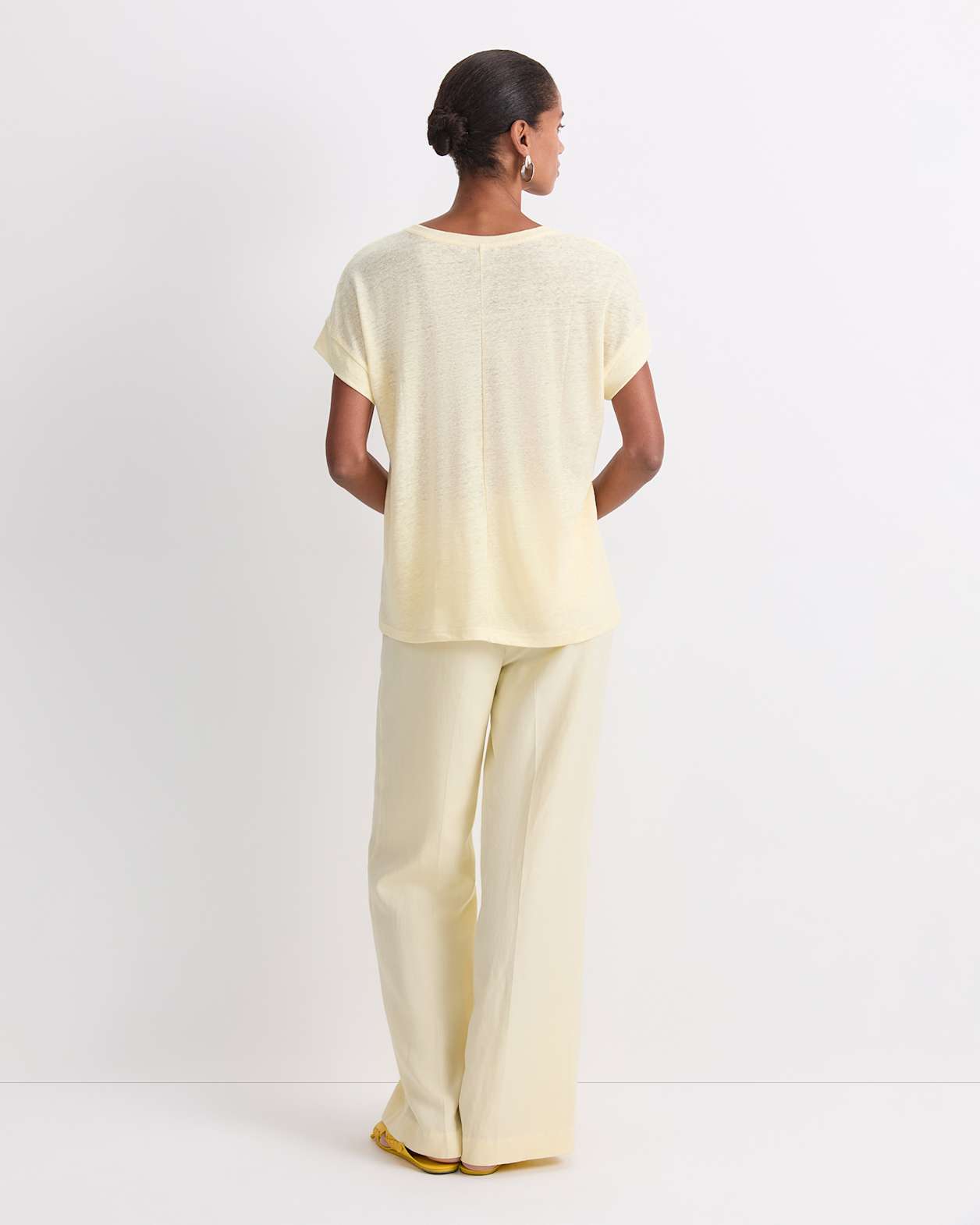 Tonia Crew Neck Linen Tee in LEMON