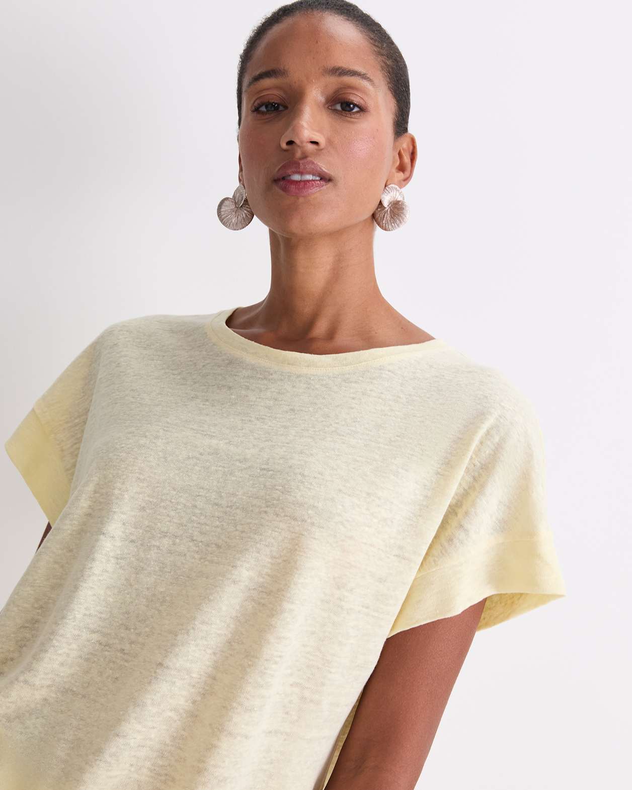Tonia Crew Neck Linen Tee in LEMON