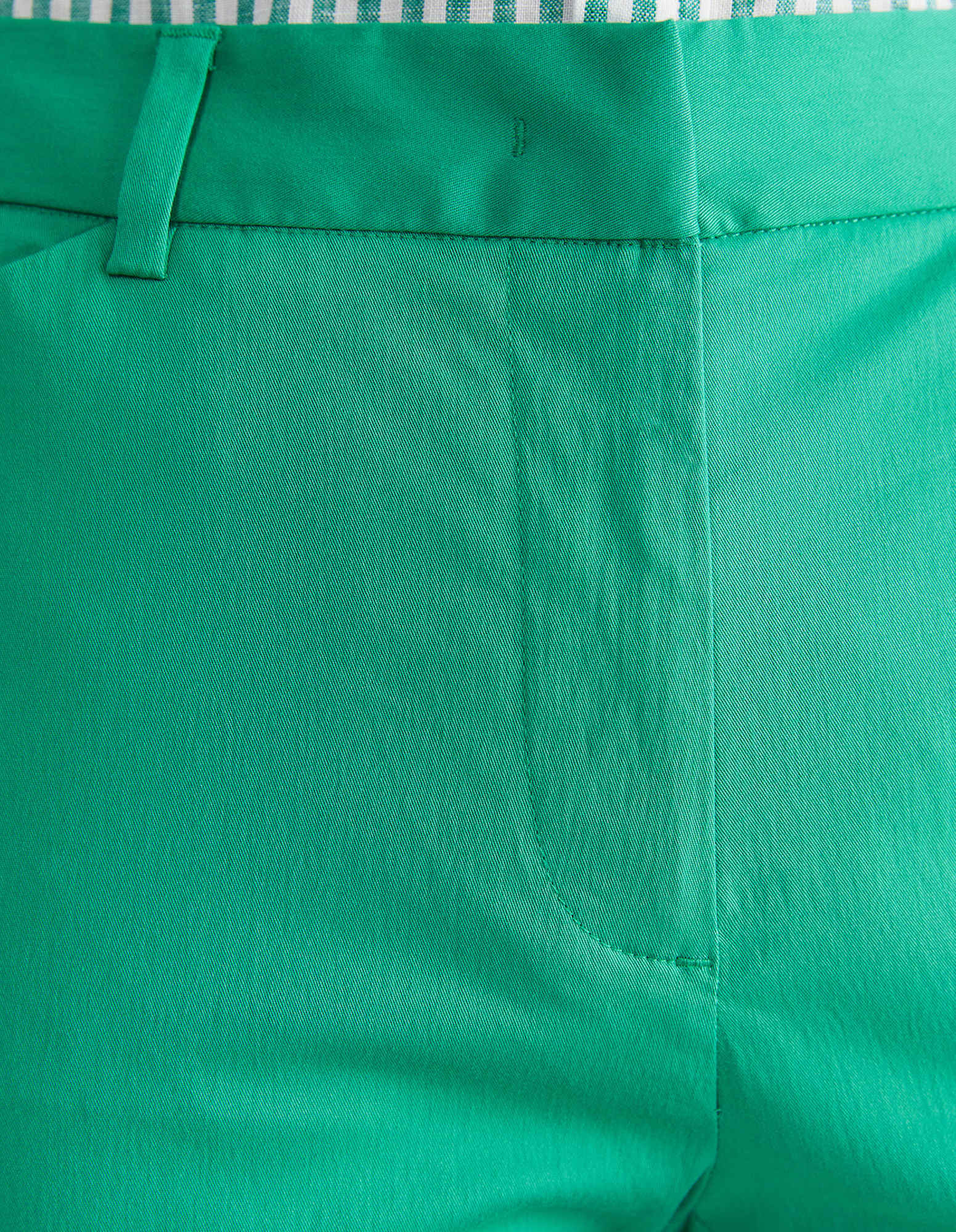 Evie Capri in EMERALD