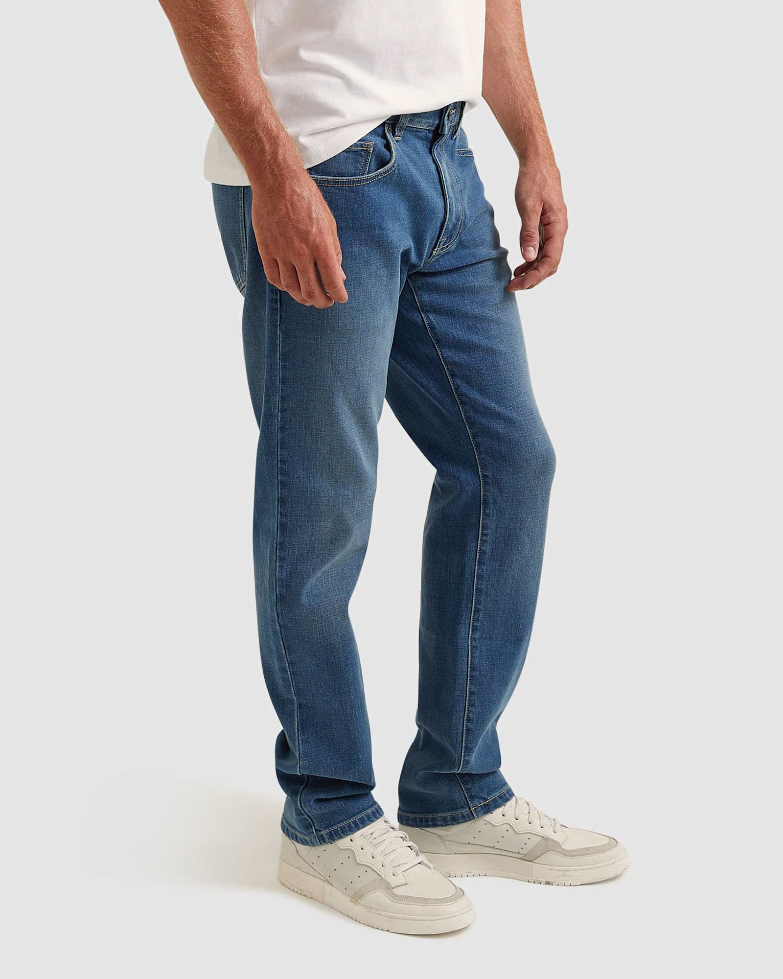 Grayson Straight Jean in LIGHT WASH