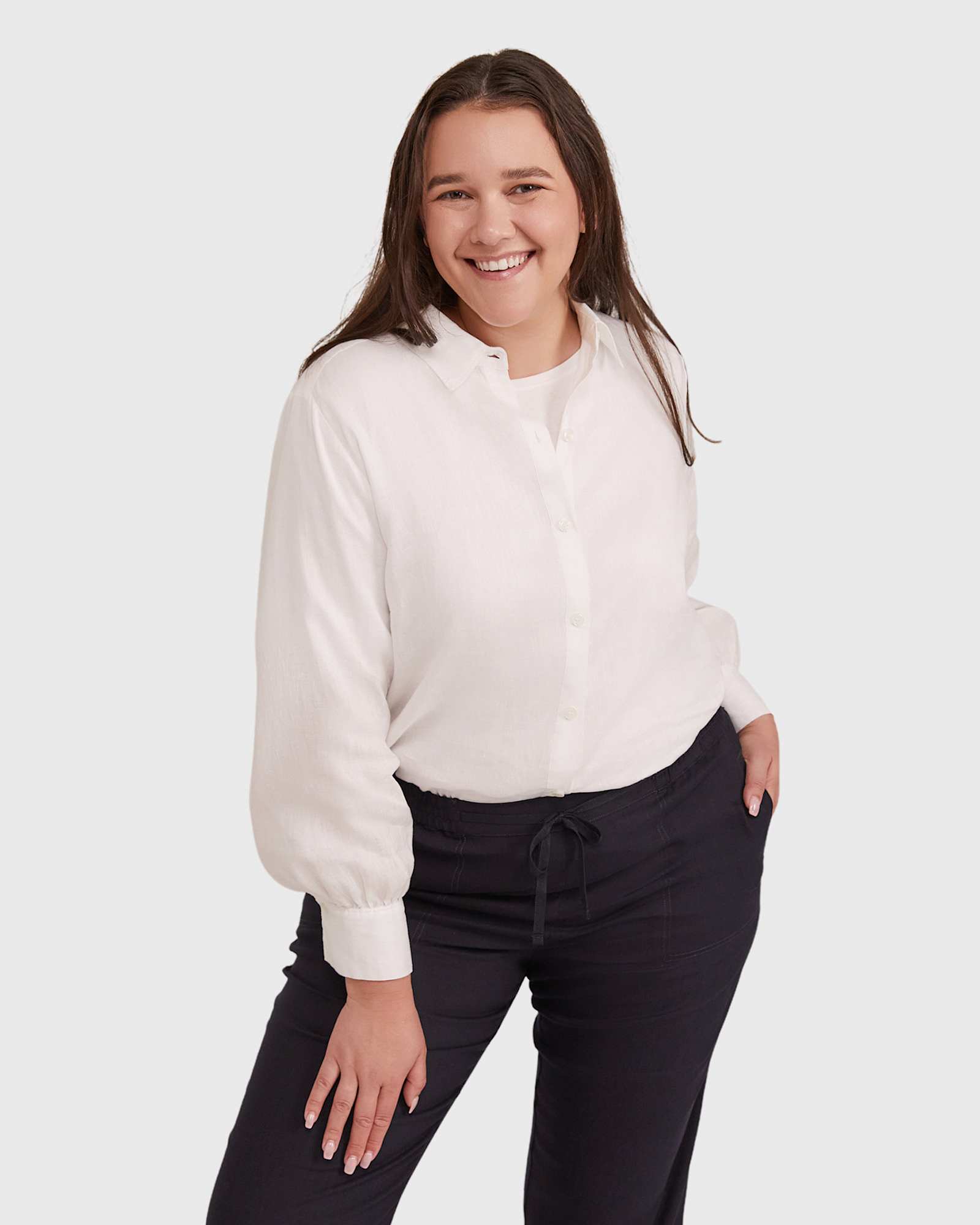 Crop Linen Pant in CLASSIC NAVY