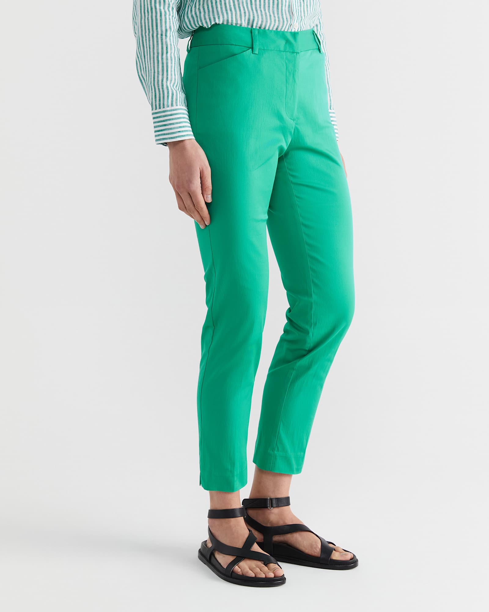 Evie Capri Pant in EMERALD
