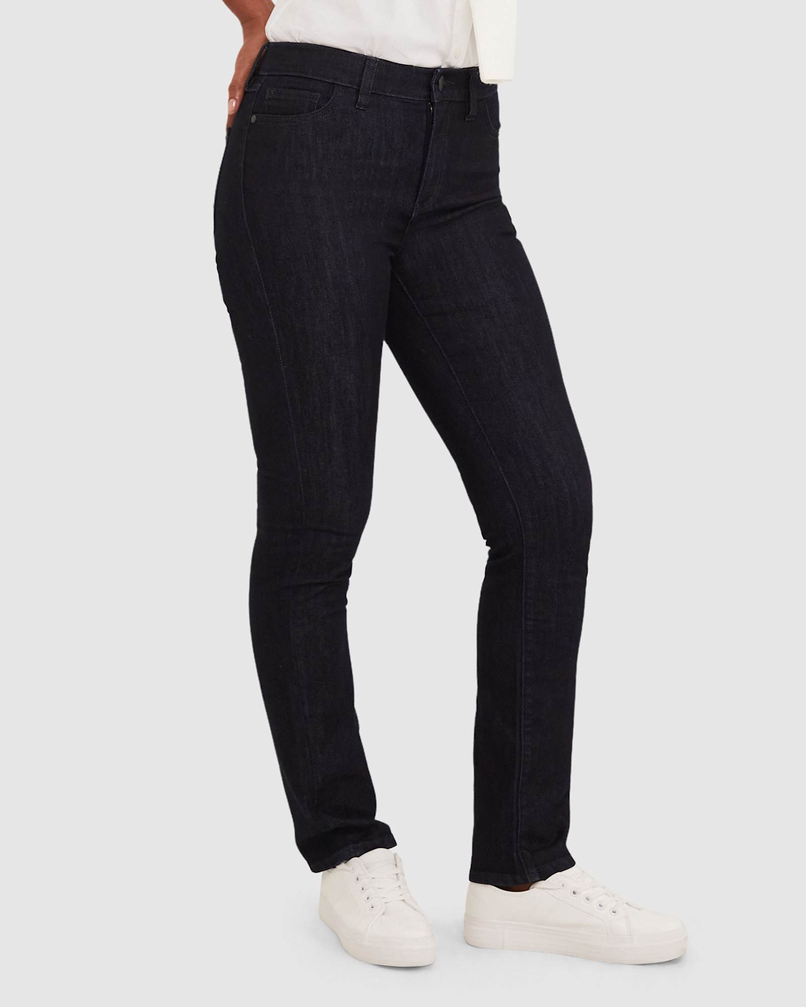 Lari Slim Jean in DEEP INDIGO