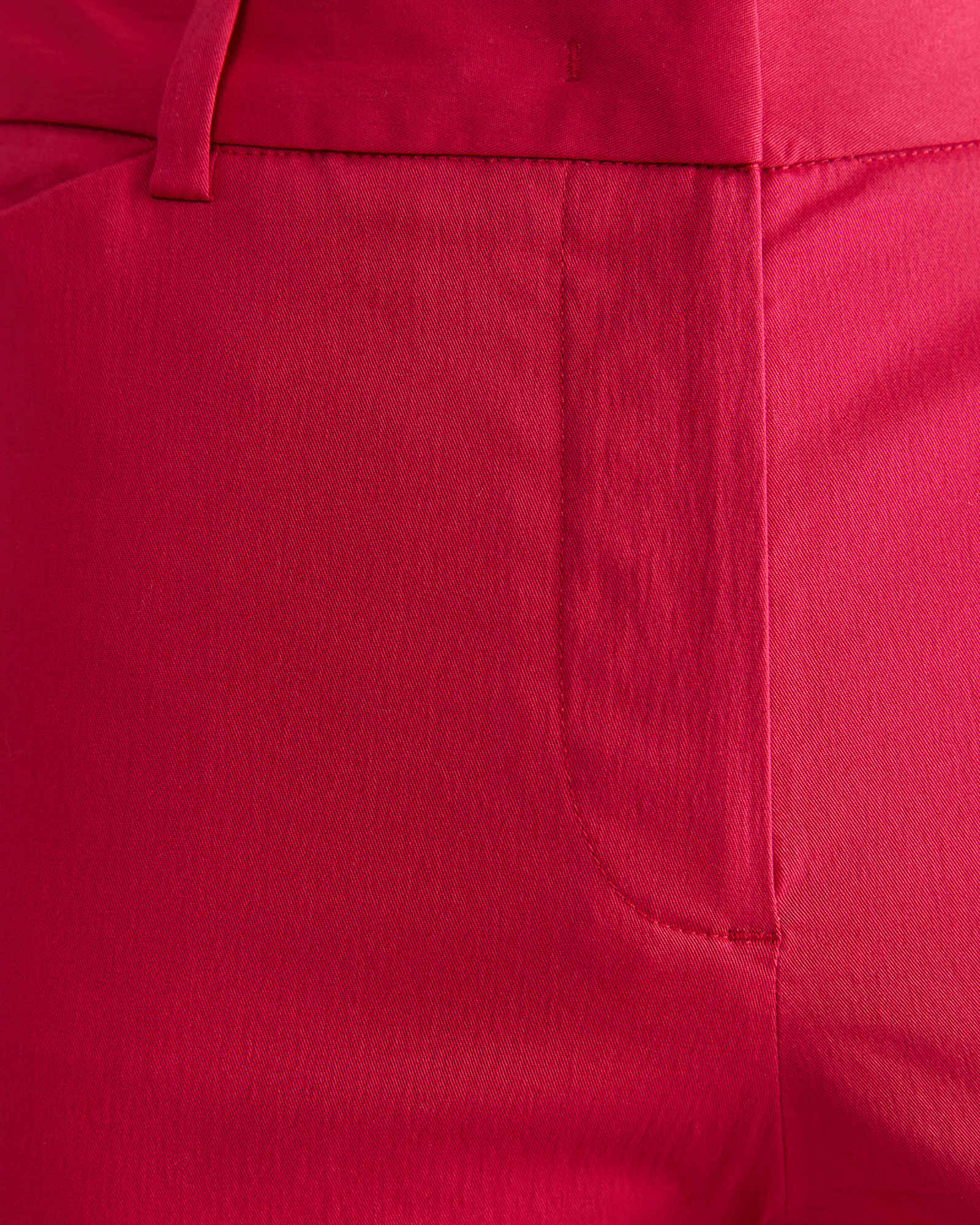 Evie Capri in MAGENTA