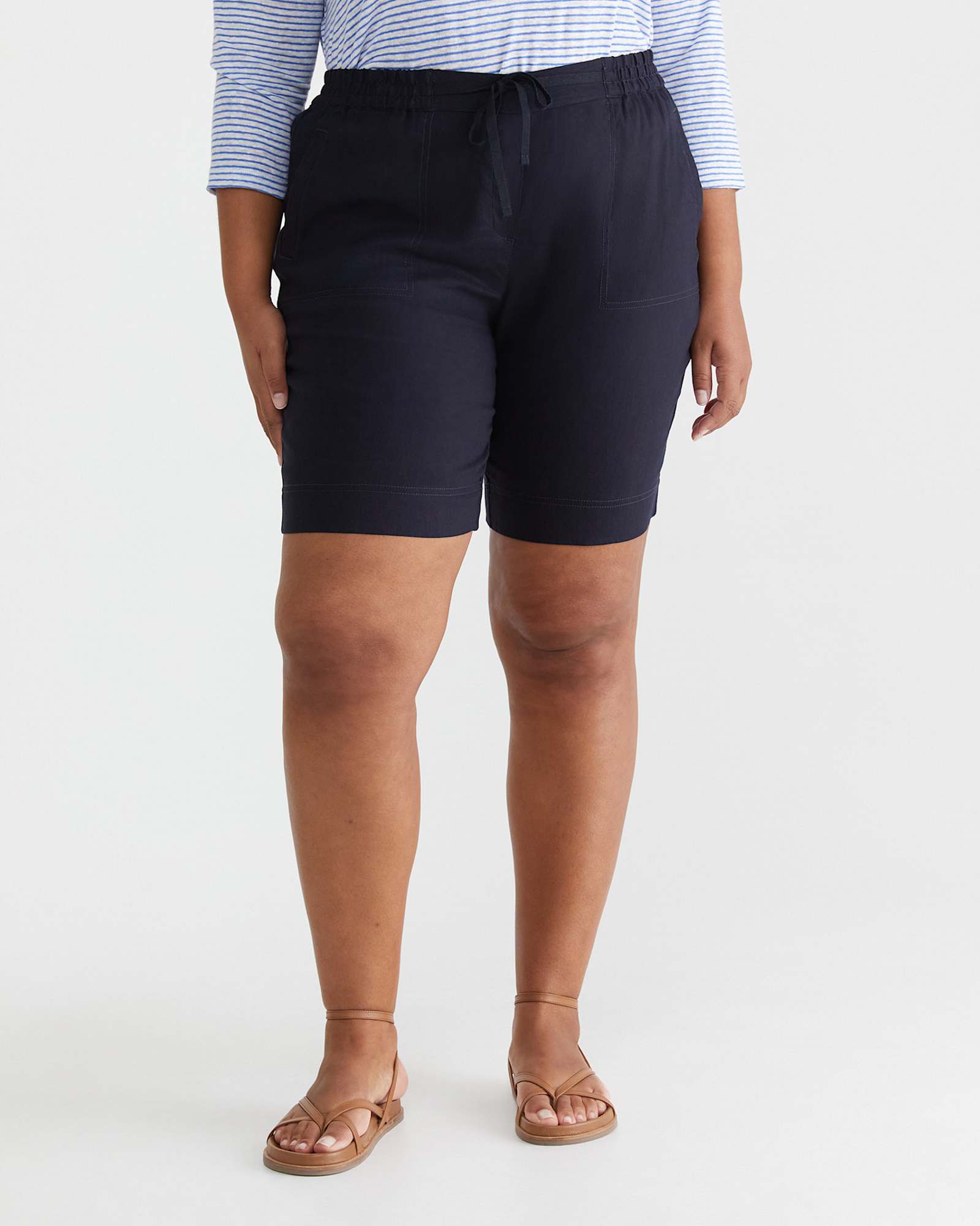 Rosa Linen Short in CLASSIC NAVY