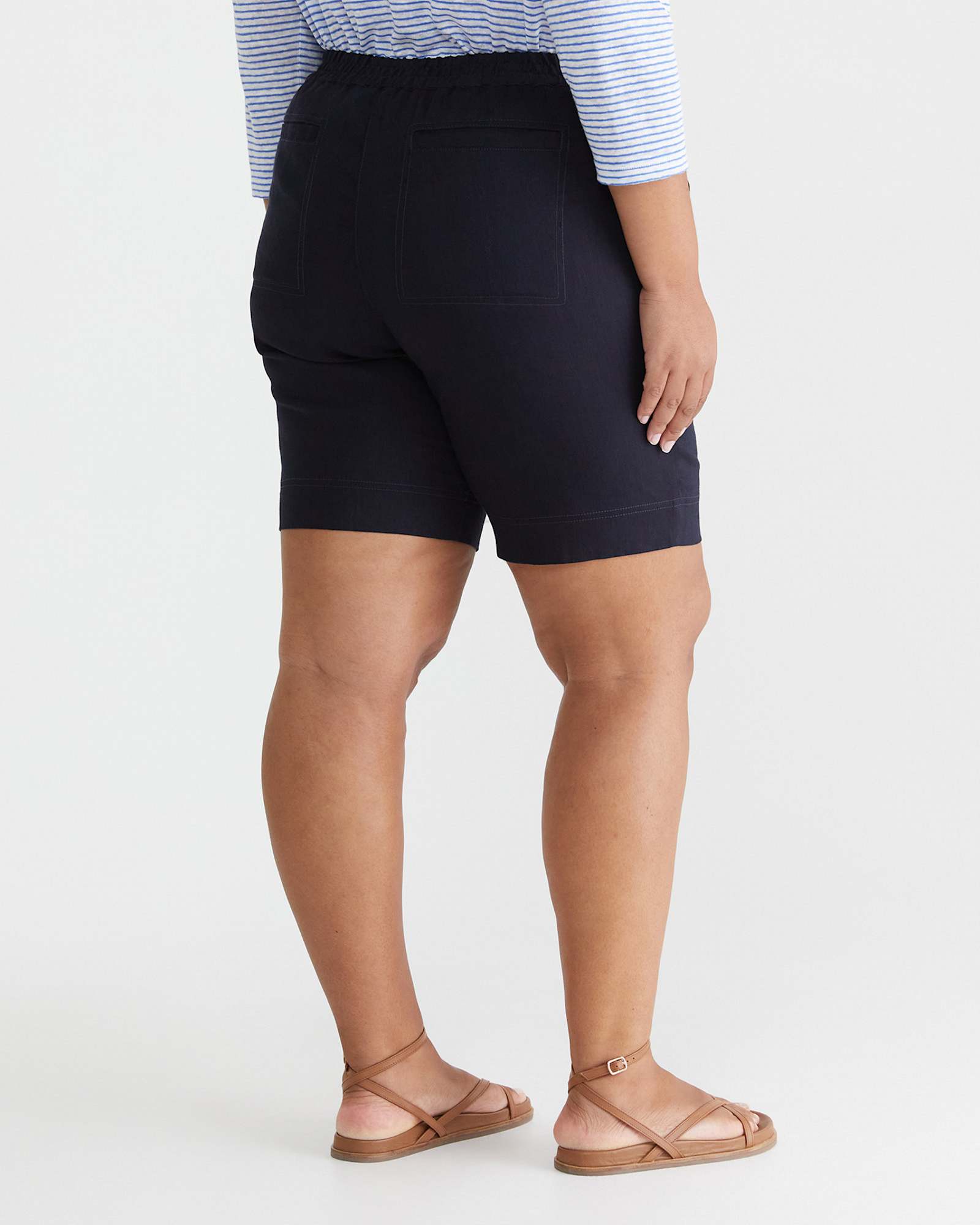 Rosa Linen Short in CLASSIC NAVY