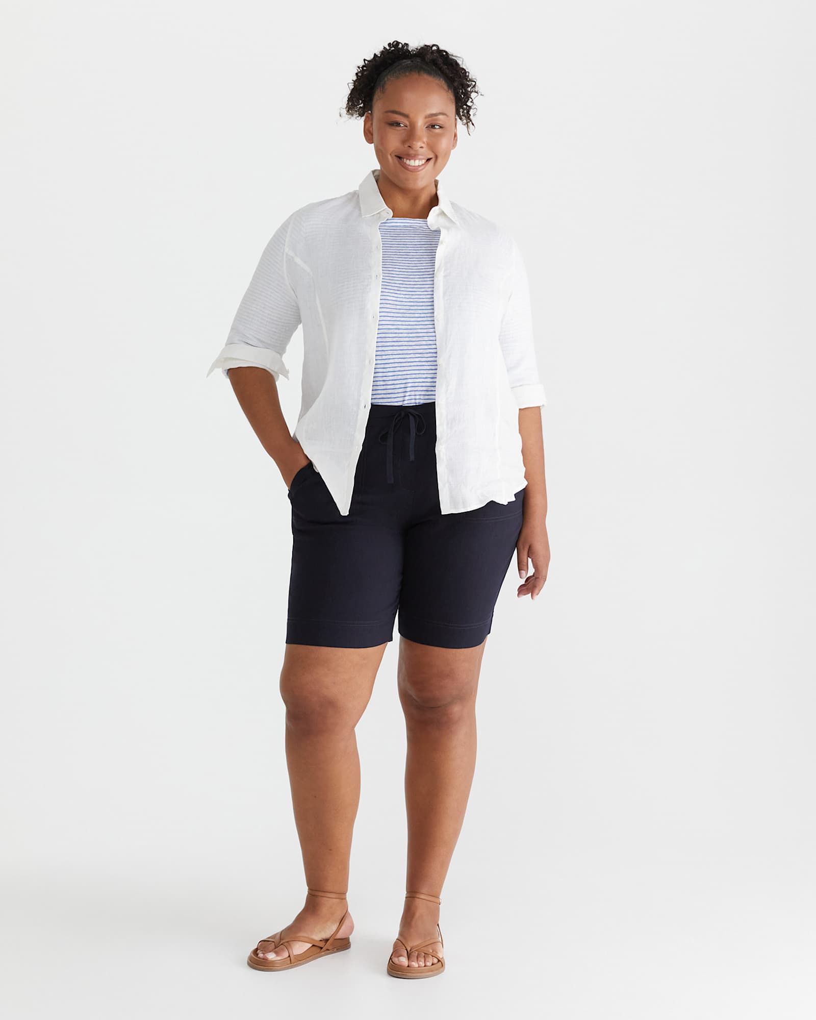 Rosa Linen Short in CLASSIC NAVY