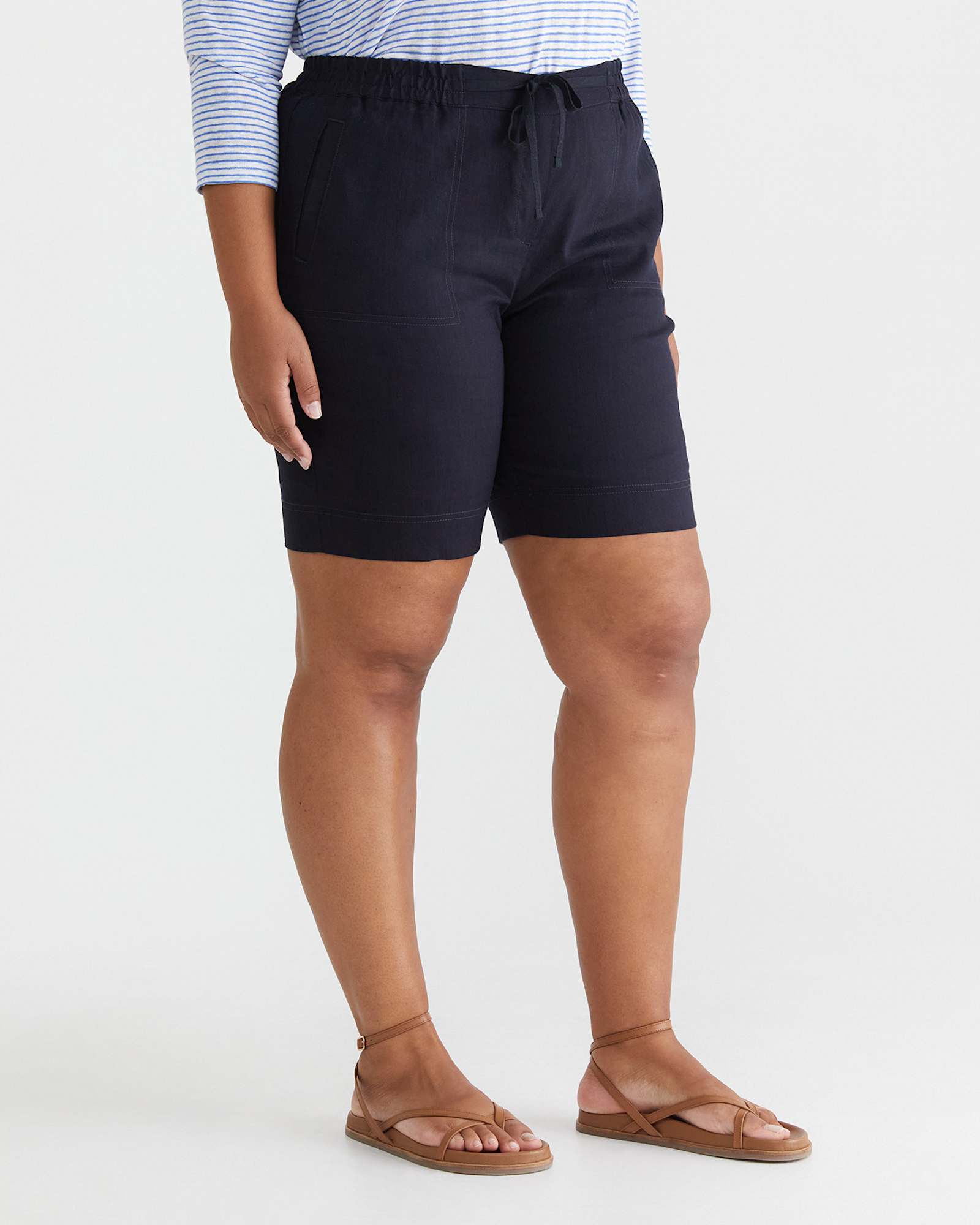 Rosa Linen Short in CLASSIC NAVY