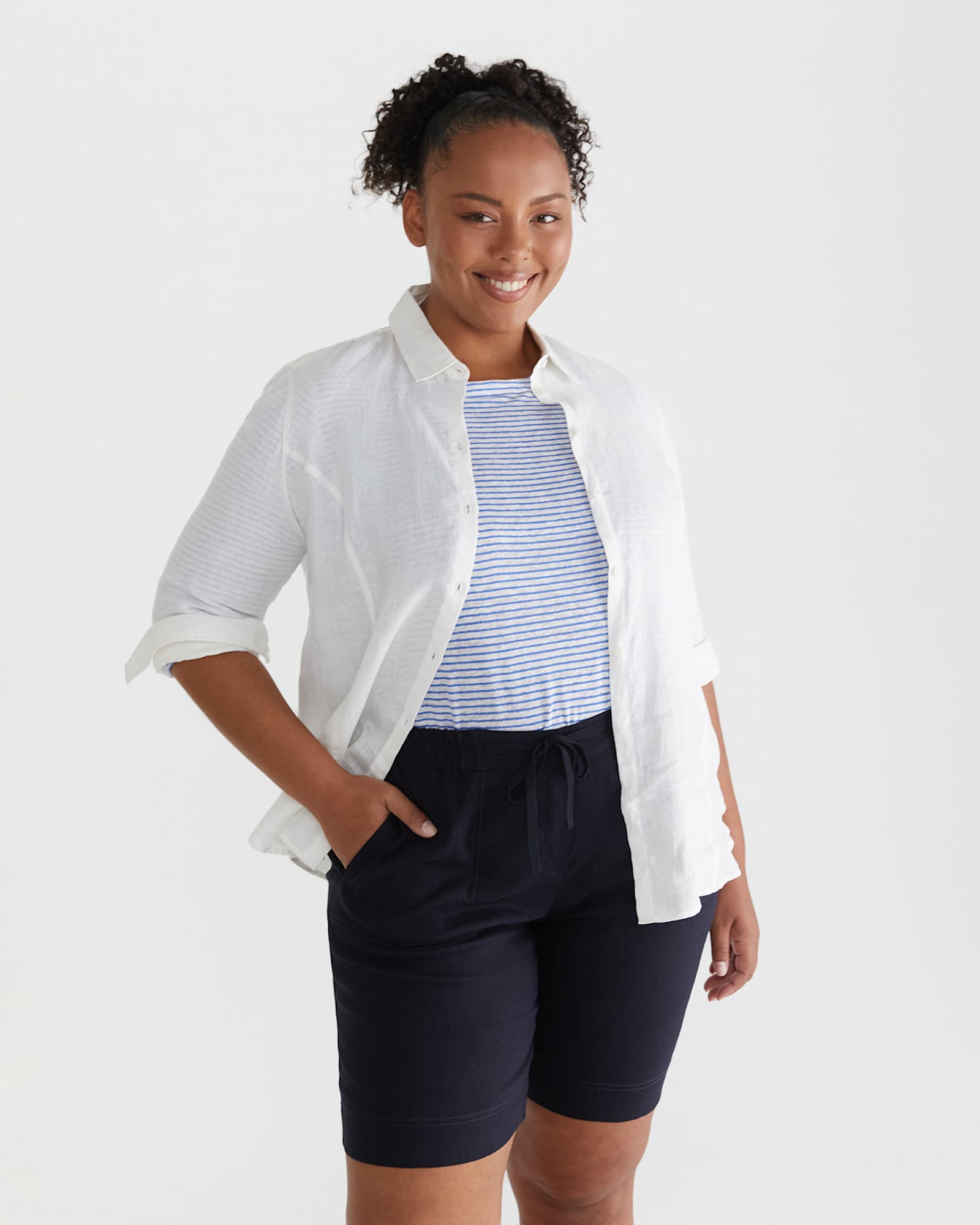 Rosa Linen Short in CLASSIC NAVY