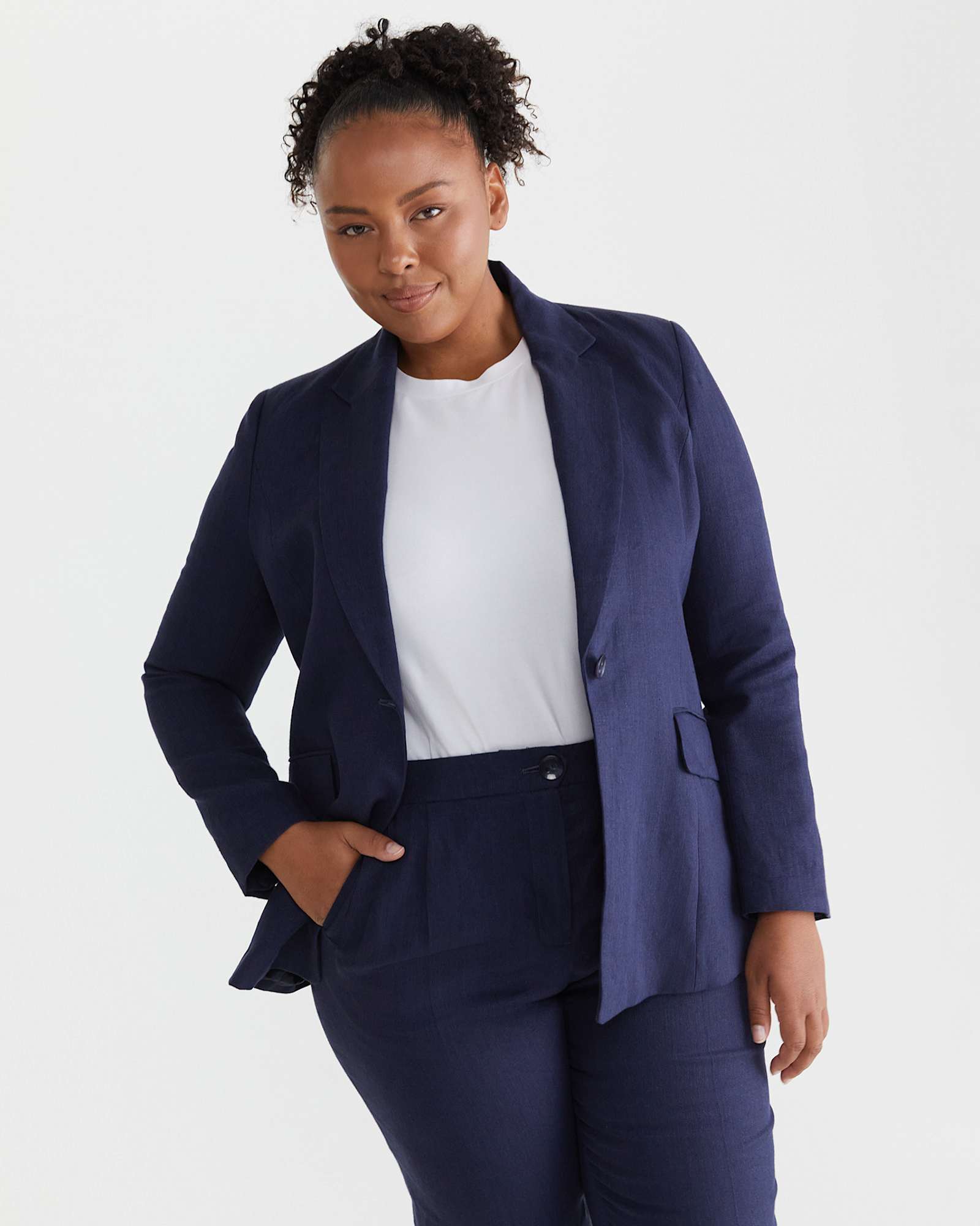Freya Linen Blazer in NAVY