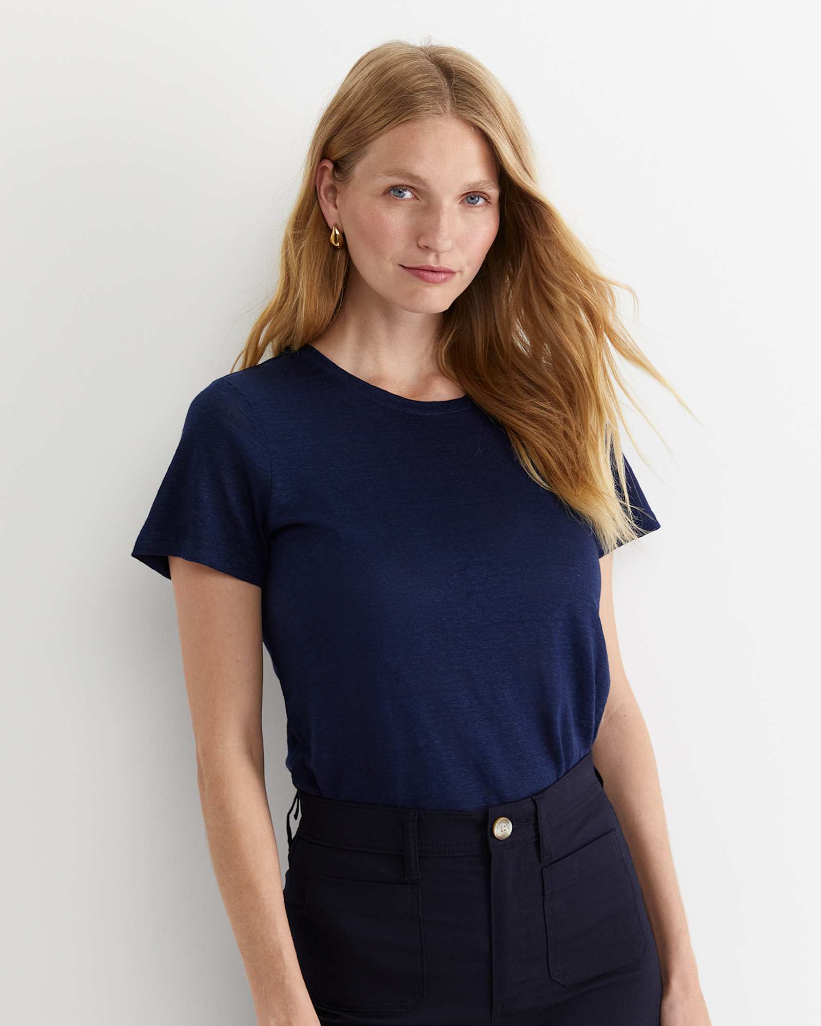 Tonia Crew Neck Linen Tee in NAVY
