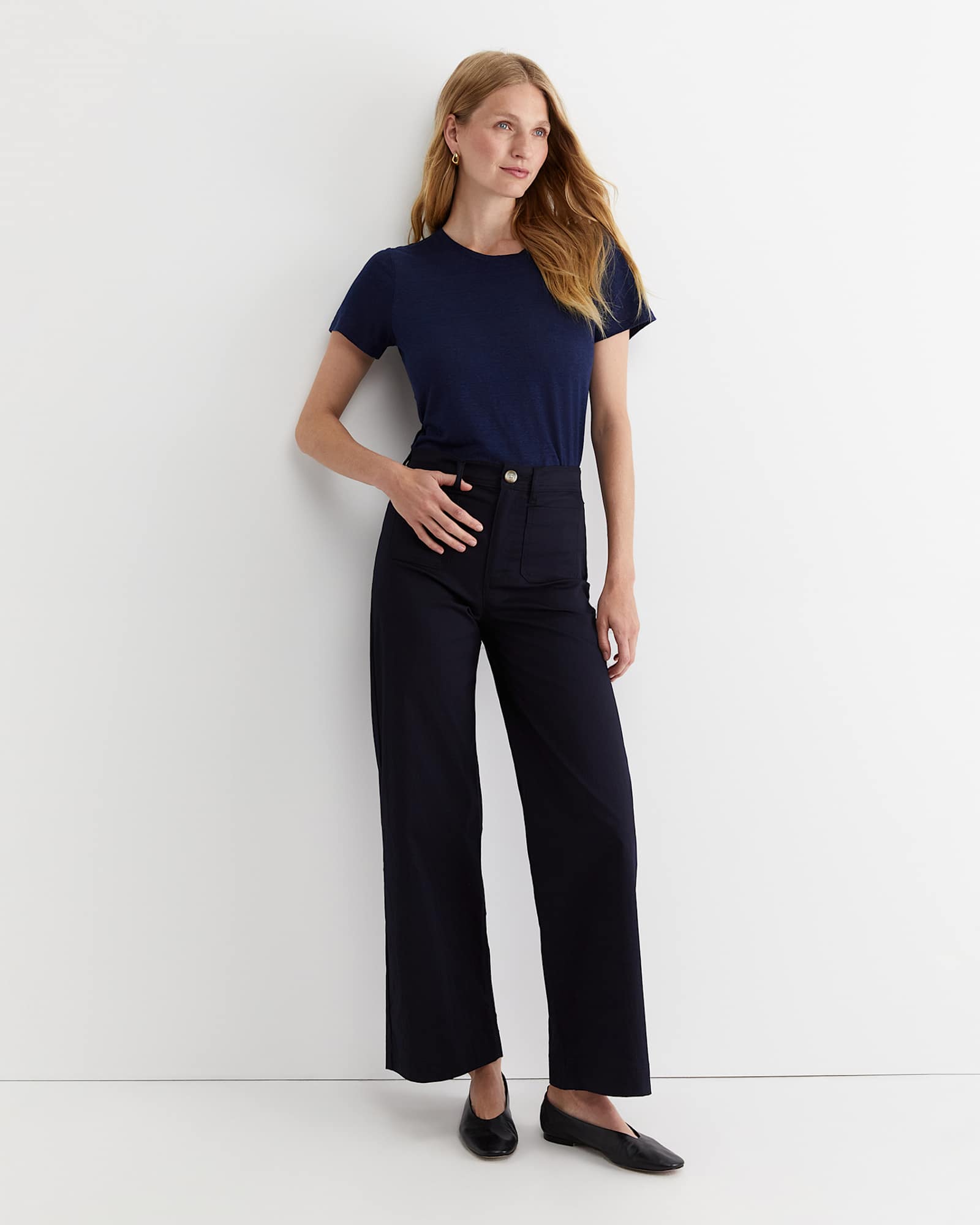 Tonia Crew Neck Linen Tee in NAVY