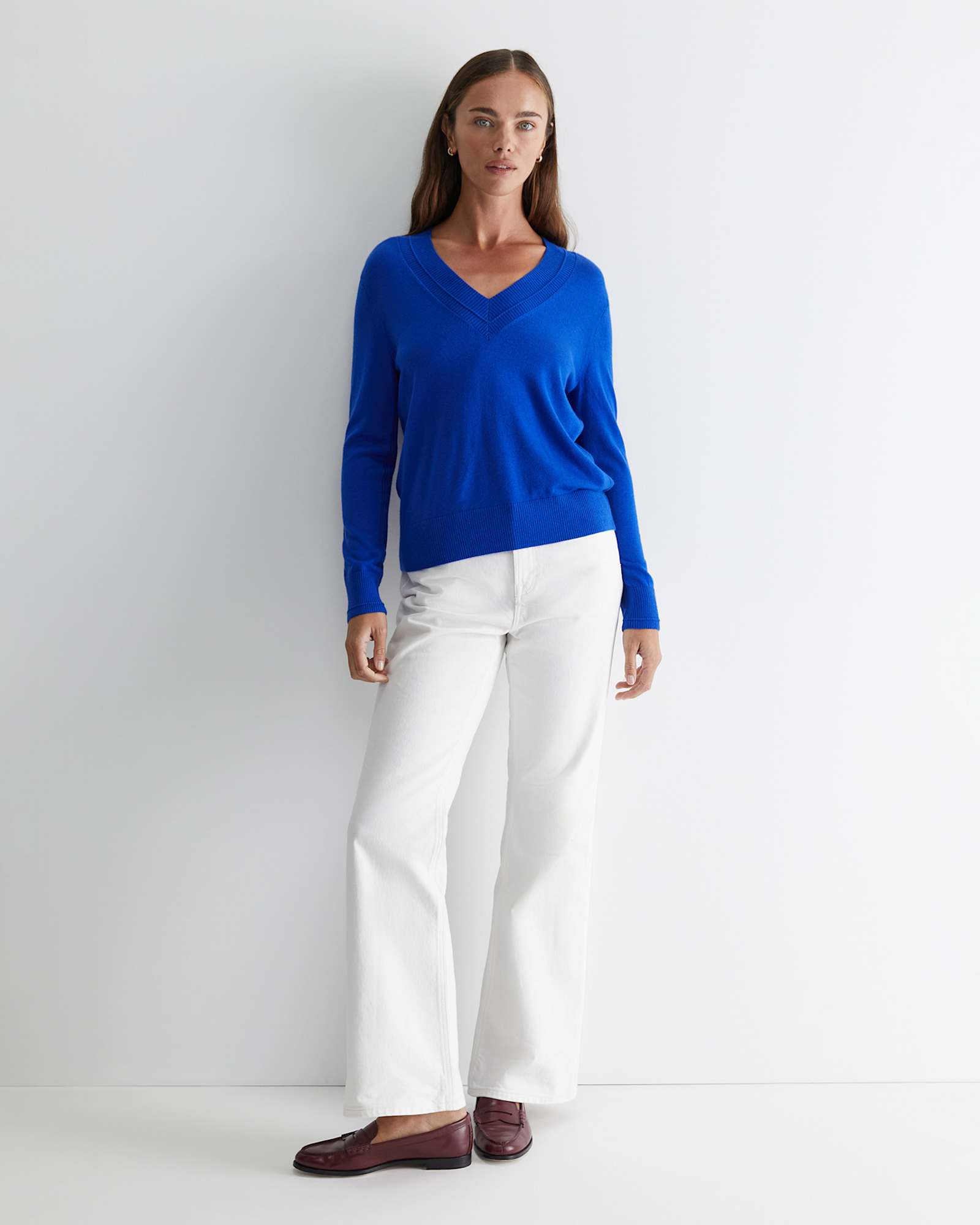 Laurina V-neck Sweater in COBALT