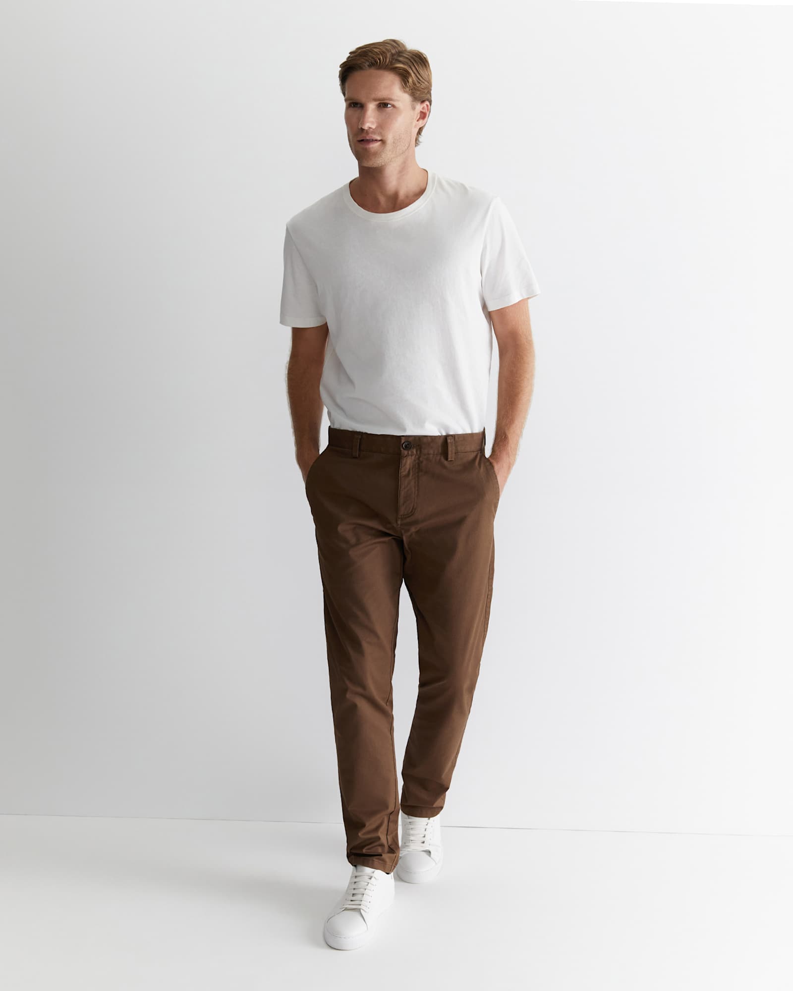 Smith Tapered Chinos in BROWN